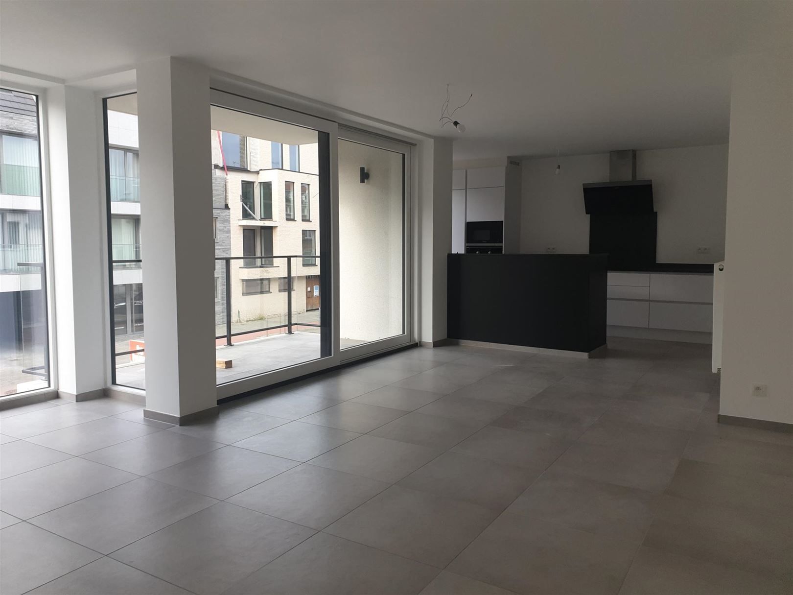 VOLLEDIG OPGESCHILDERD NIEUWBOUWAPPARTEMENT MET TWEE SLAAPKAMERS EN TWEE TERRASSEN foto 2