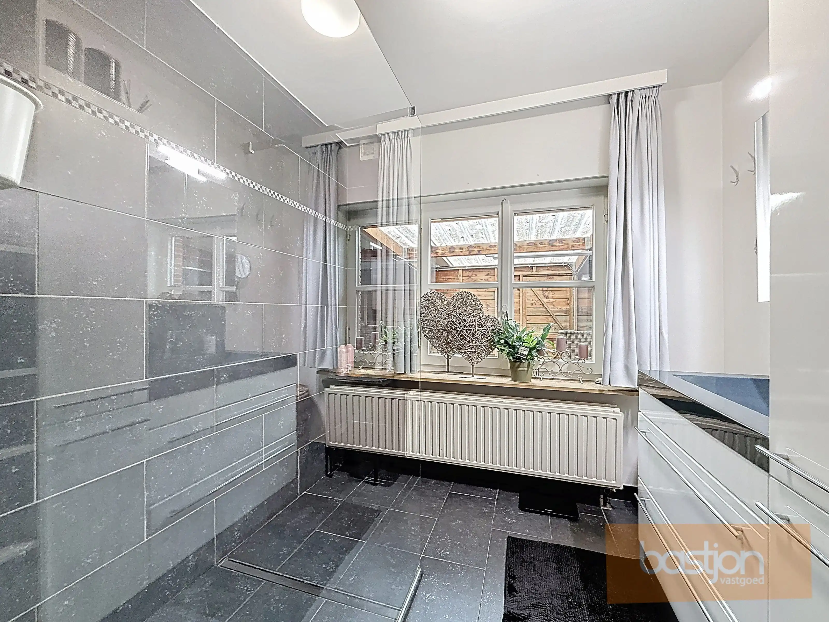 Ruime villa met 2 slaapkamers en tuin foto 15