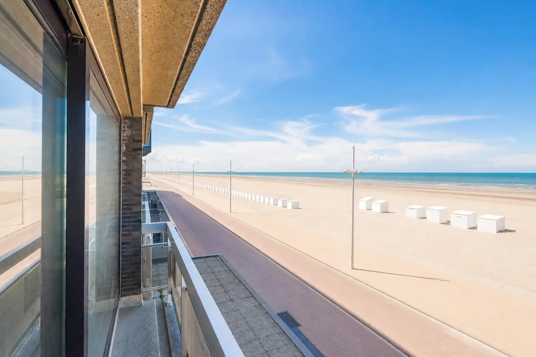 Prachtig 3-slaapkamerappartement met frontaal zeezicht foto 13