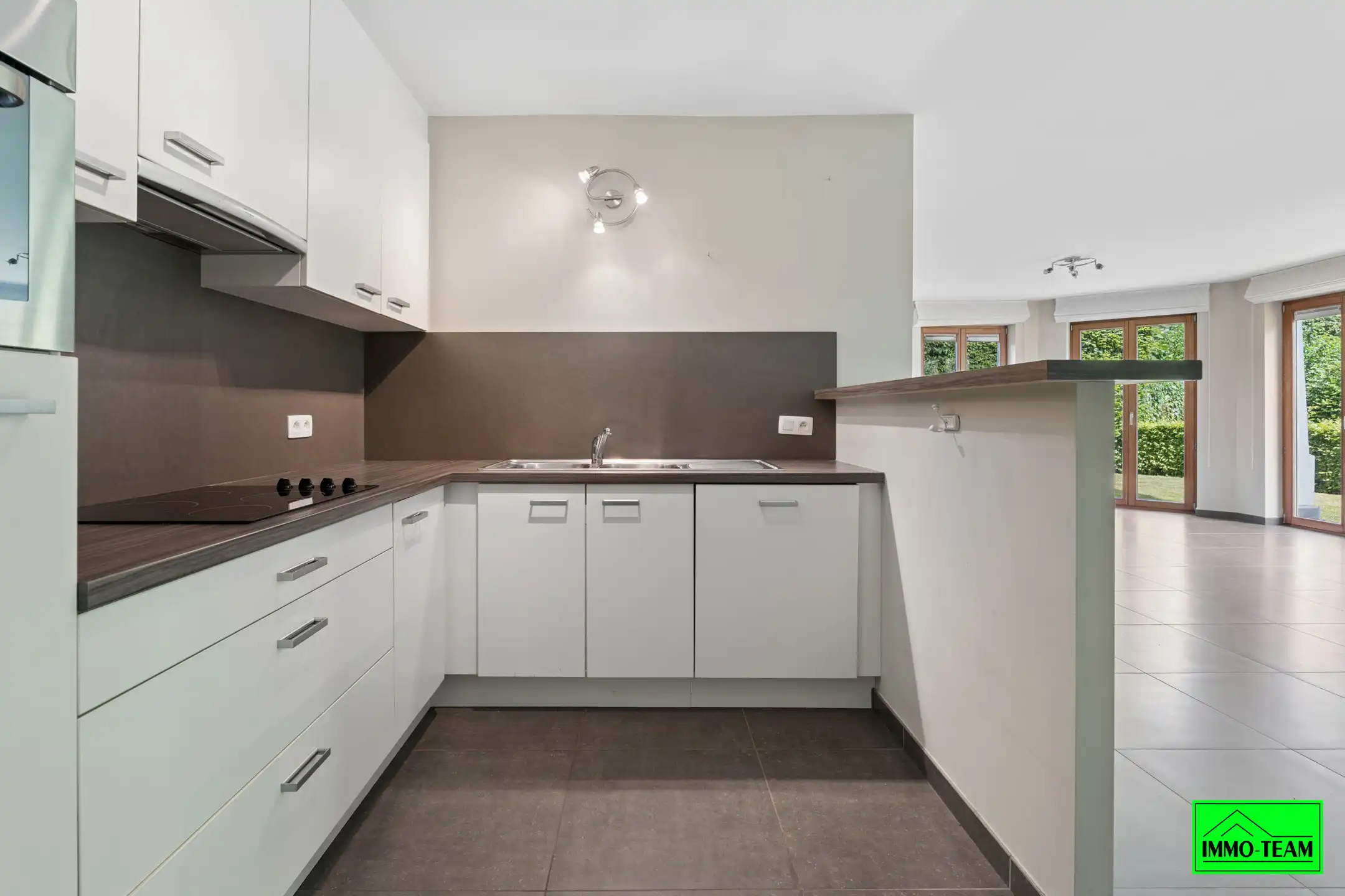 Rustig gelegen gelijkvloers appartement met 2 slaapkamers foto 10