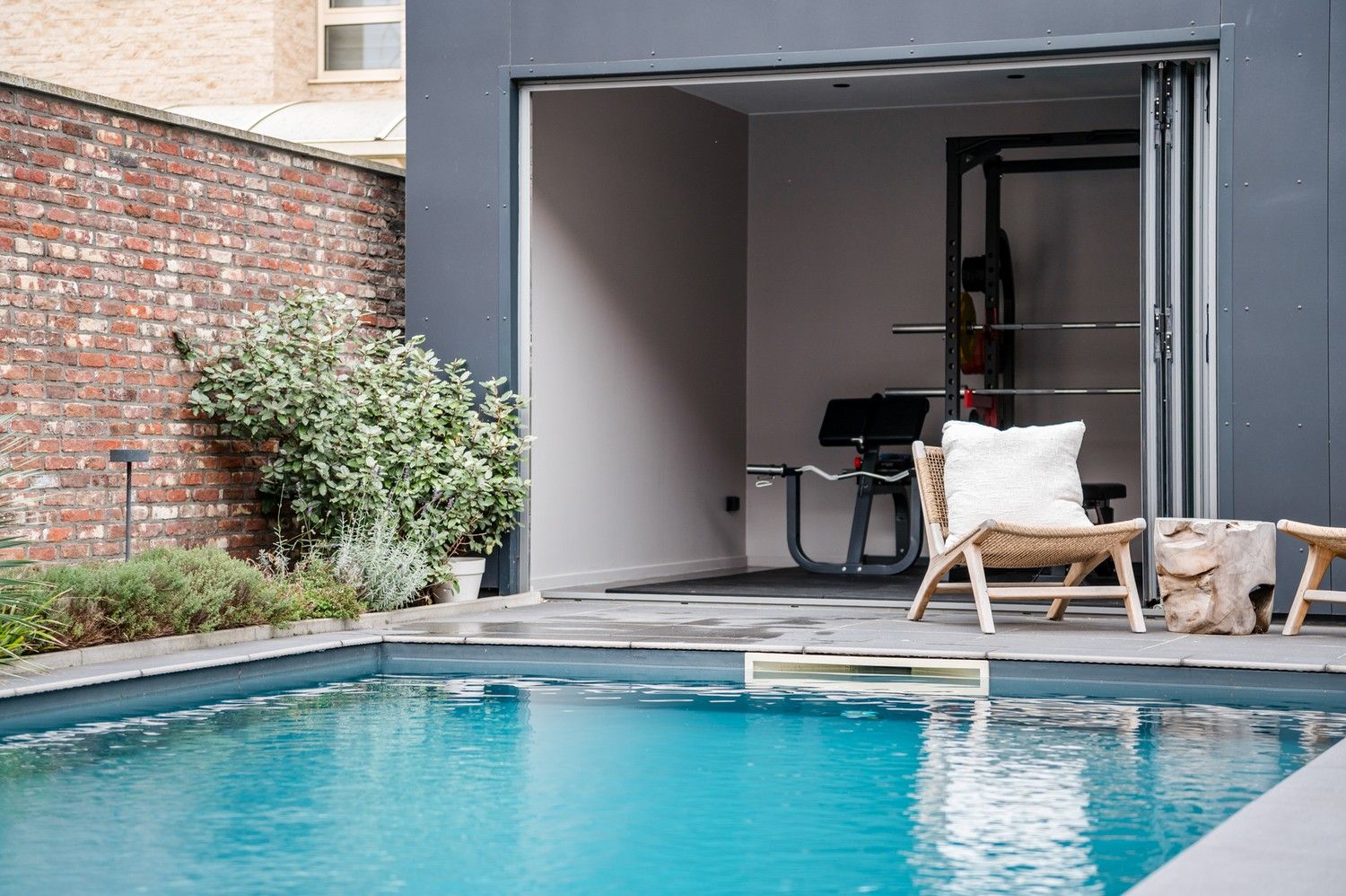 Prachtig en hedendaags gerenoveerde woning met zwembad te Lier foto 29