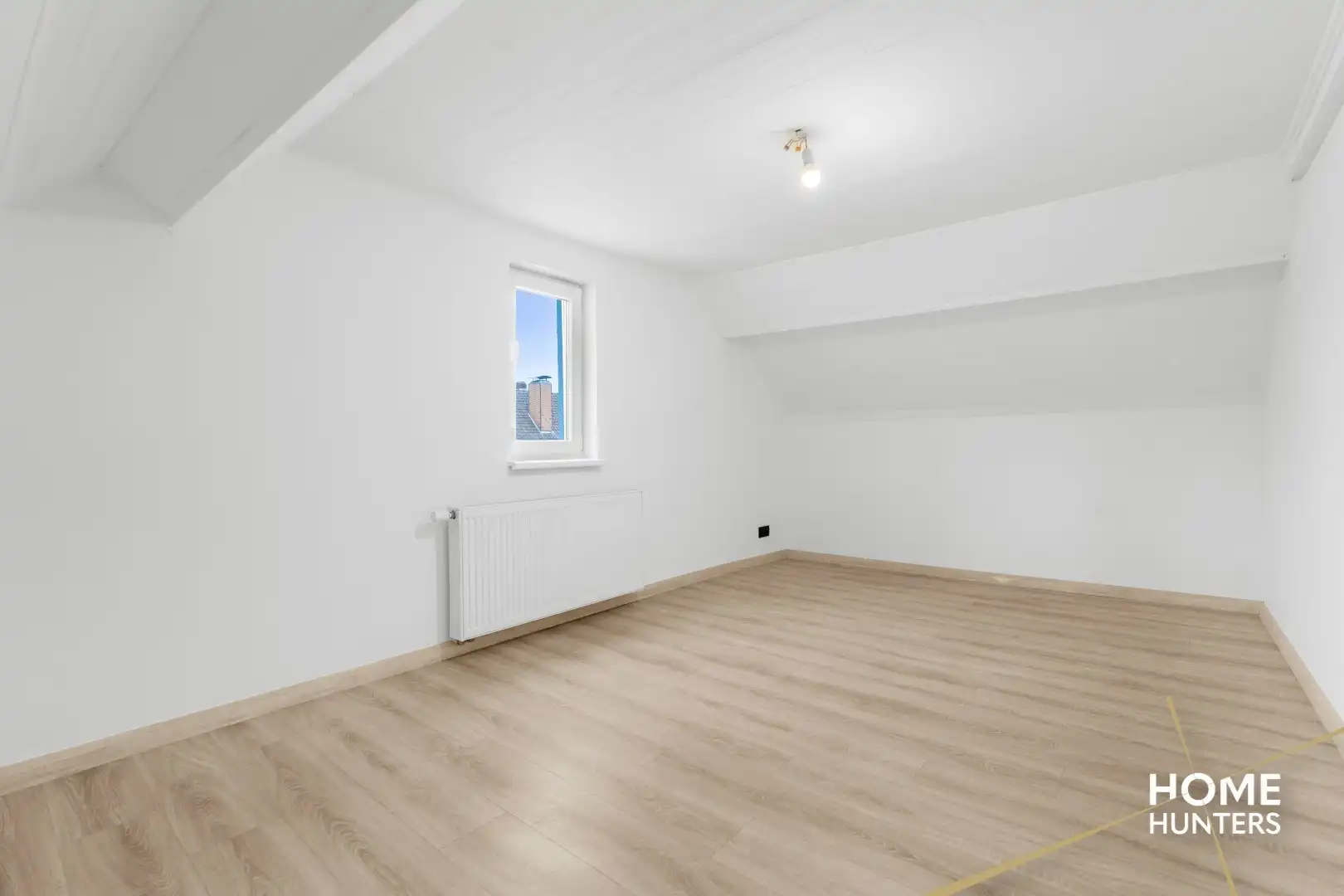 Gerenoveerde woning met 3 slaapkamers, zonnige tuin en een garage foto 20