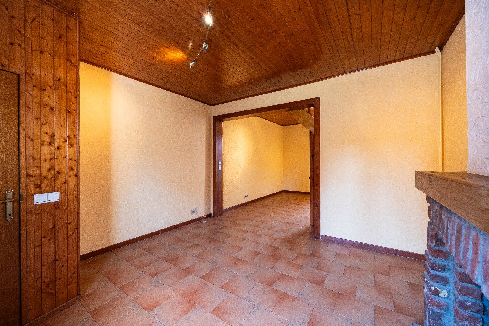 Te renoveren woning met 4 slpks en tuin te Huizingen foto 2