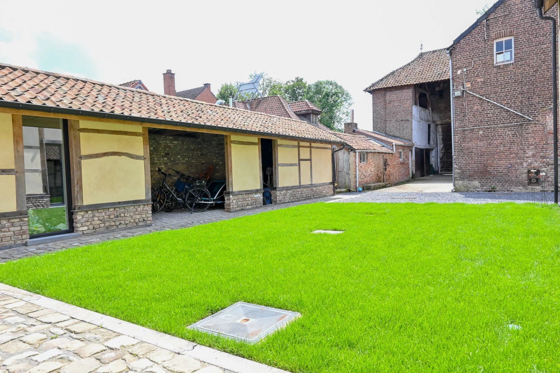 Beschermd erfgoed te koop : Hoeve 'In de klok' te Wimmertingen foto 4