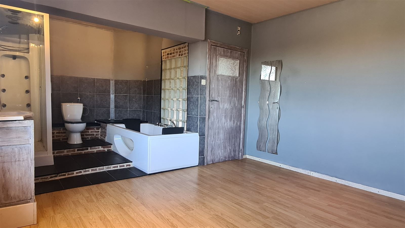 Deels gerenoveerde woning op rustige locatie! foto 17