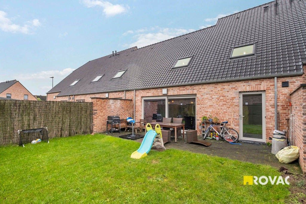 Recente en instapklare woning met 4 slaapkamers in een rustige woonomgeving foto 15