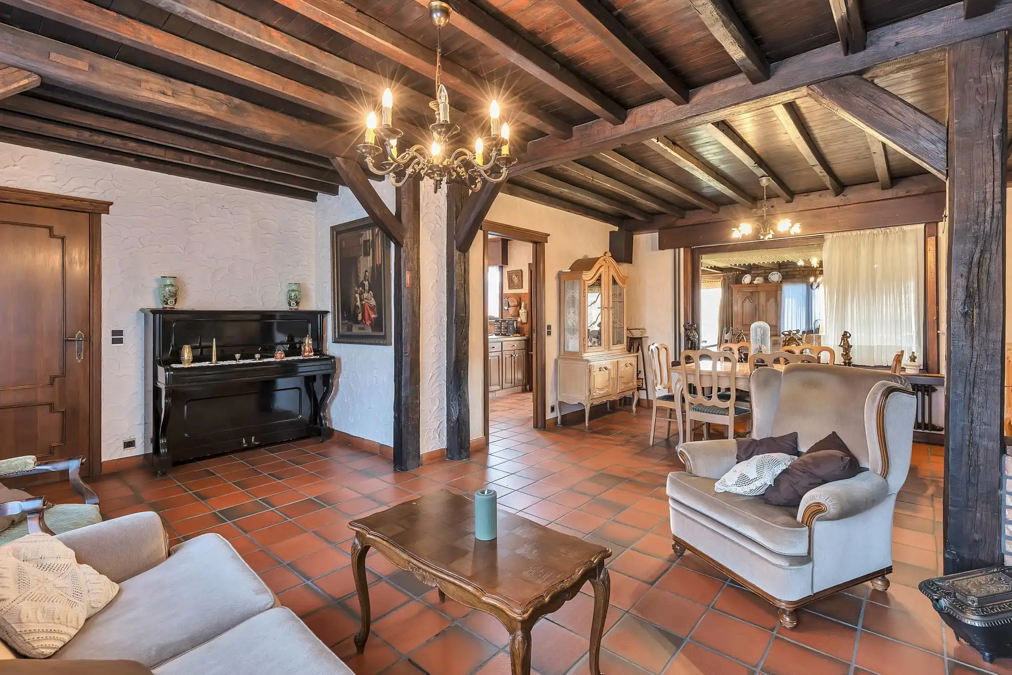 Ruime bungalow met 3 slaapkamers op perceel van 907 m² foto 4