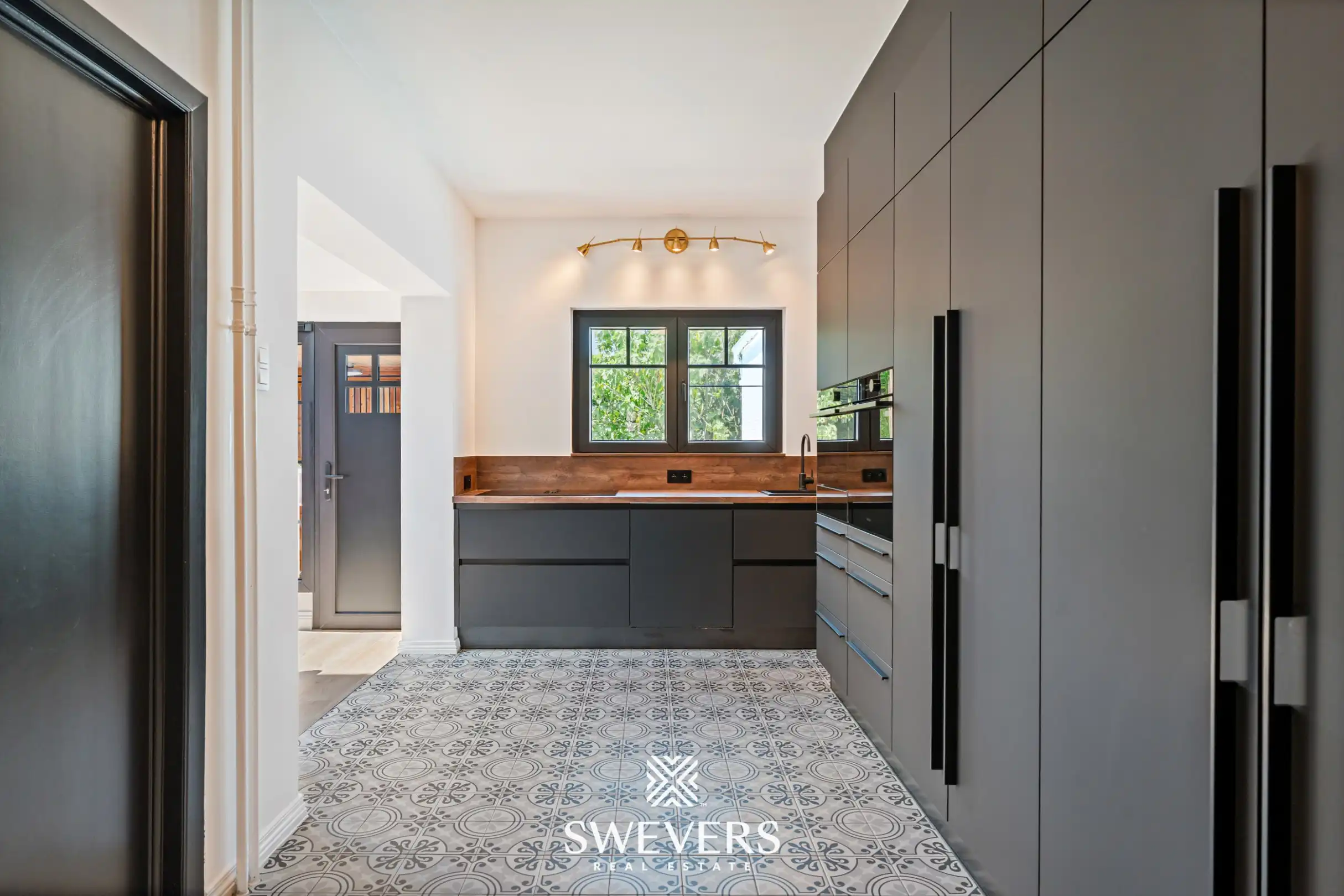 Prachtig gerenoveerde woning met 3 slaapkamers foto 17
