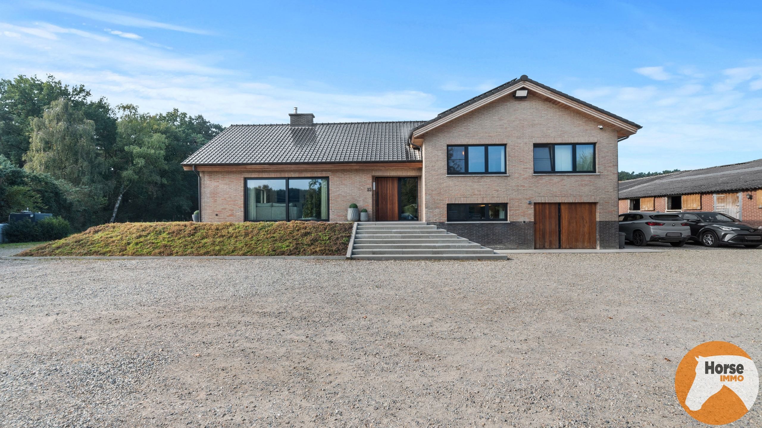 OUDSBERGEN - Prachtig gelegen woning met loodsen op 2ha5 foto 4