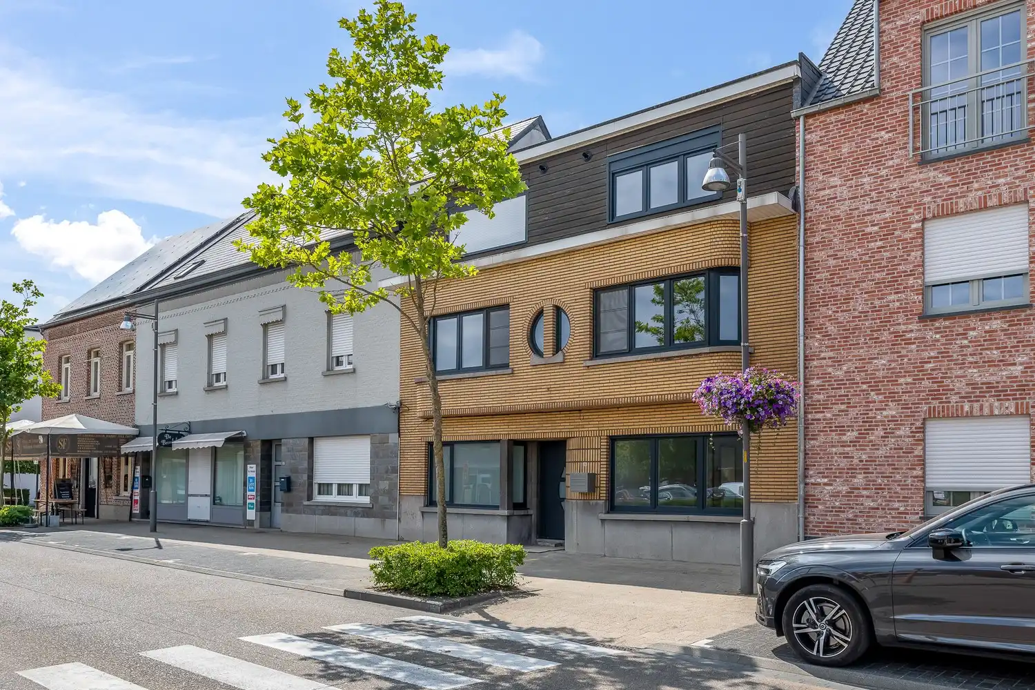 Gerenoveerd appartement met 2 slpkrs foto 2
