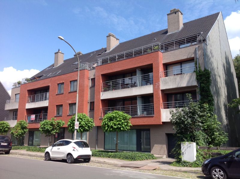 Tweeslaapkamerappartement met garageplaats in rustige buurt dichtbij UZ Gent. foto {{pictureIndex}}
