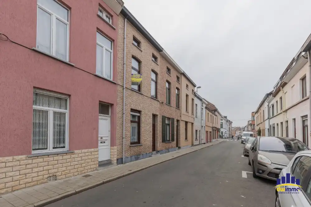 Te koop: Op te frissen stadswoning met 3 slaapkamers & koertje in Ledeberg foto 2