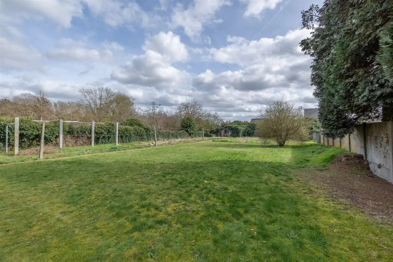 Rustig gelegen te renoveren woning met 3 slk foto 3