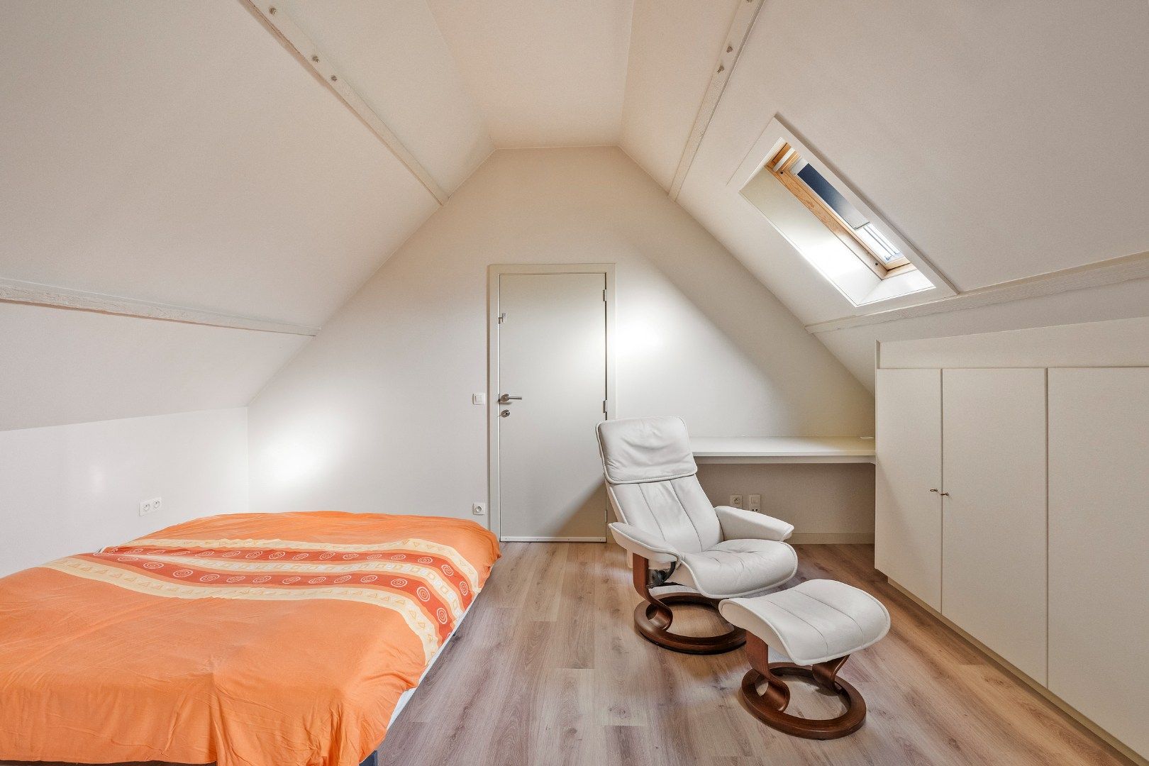 Karaktervolle hoeve met bijgebouwen en verzorgde tuin in Ledegem foto 13