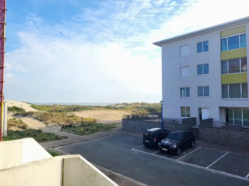 Ruim 2-slaapkamer appartement met zeezicht te koop foto 2
