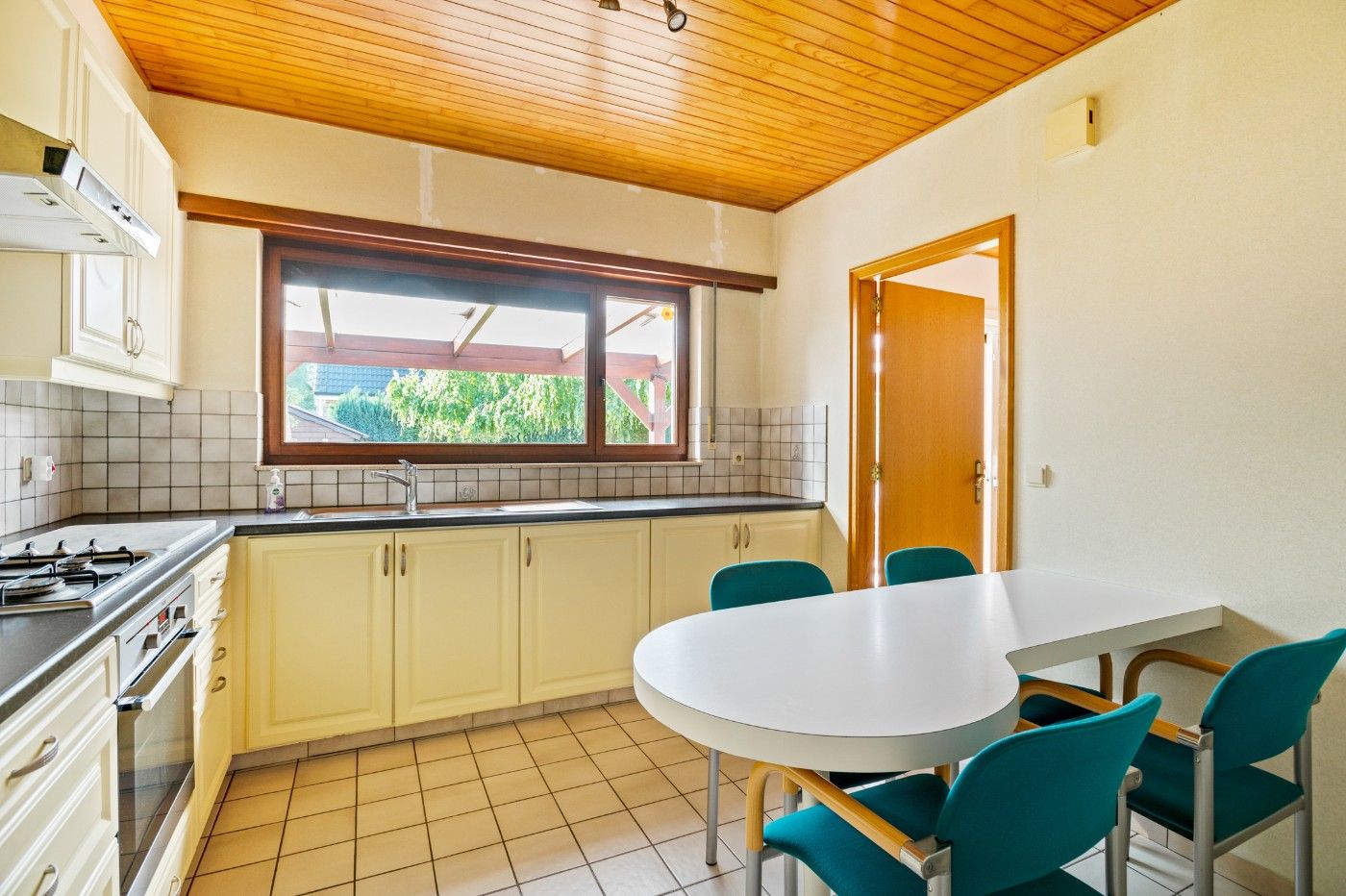 Vrijstaande laagbouwwoning met 3 slpk., tuin en inpandige garage foto 10