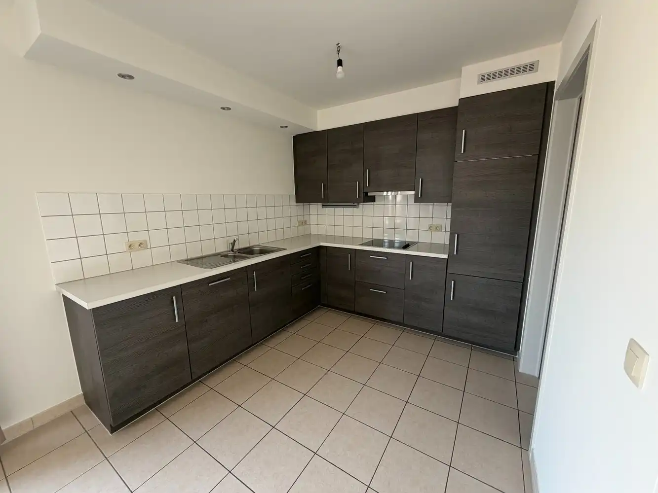 Instapklaar appartement met ruim terras op wandelafstand van centrum Zonhoven foto 3
