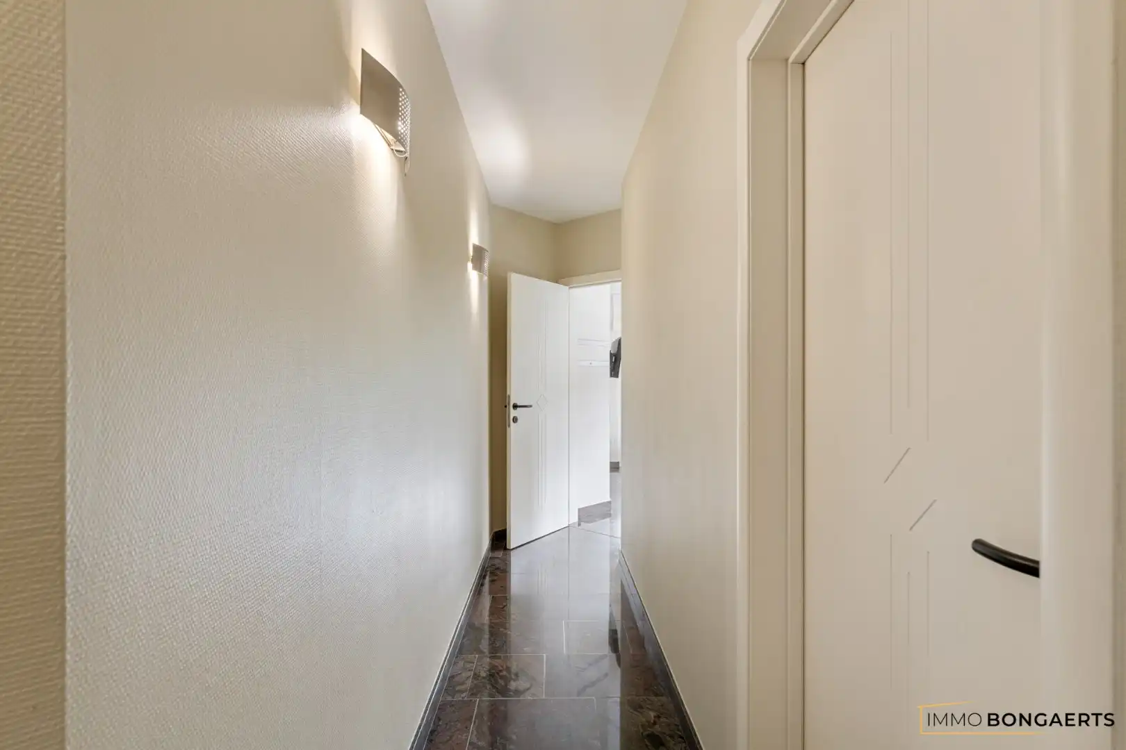 Ruime woning met 3 slaapkamers foto 13