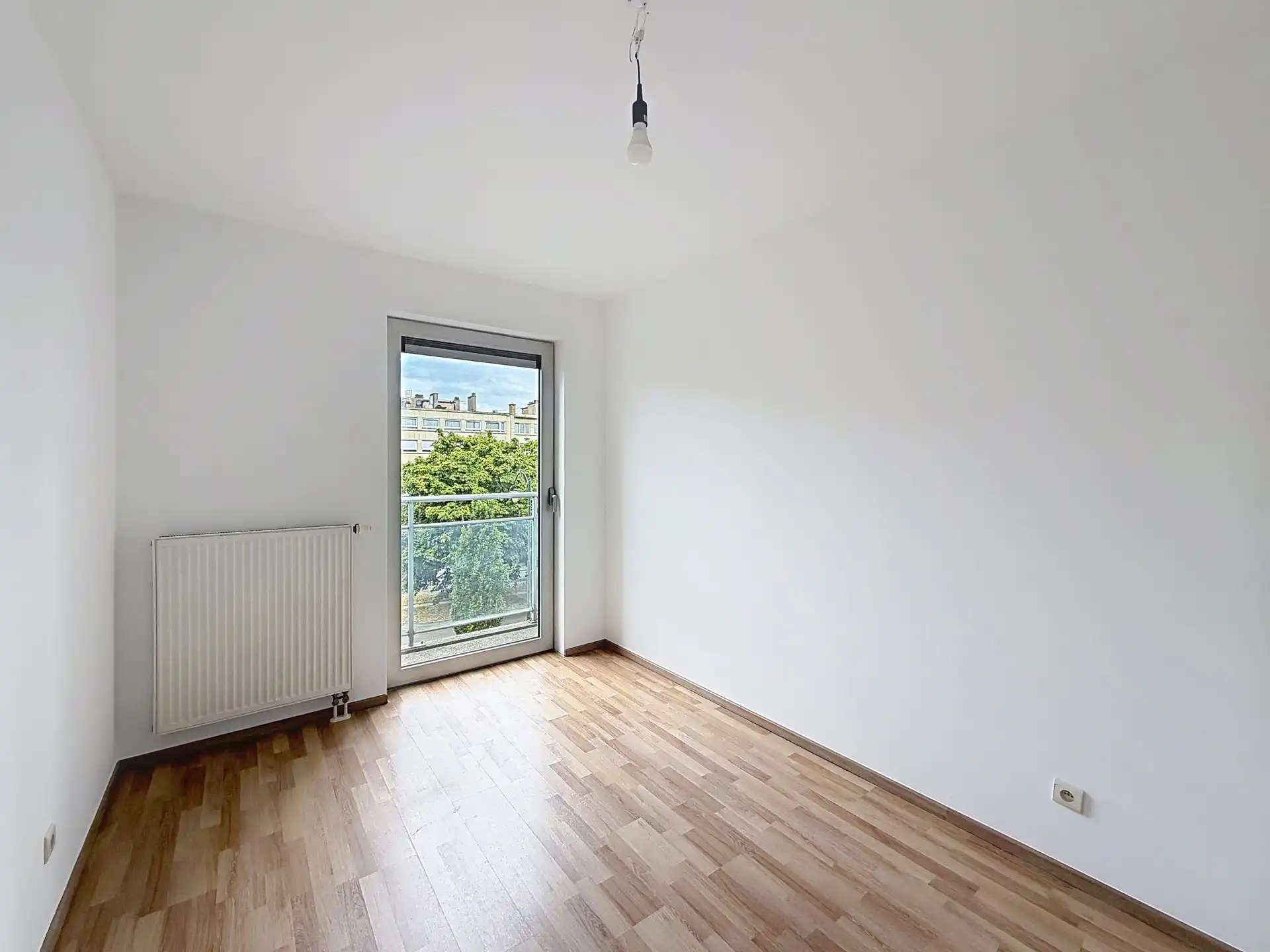 Opgeknapt appartement met 2 slaapkamers foto 8