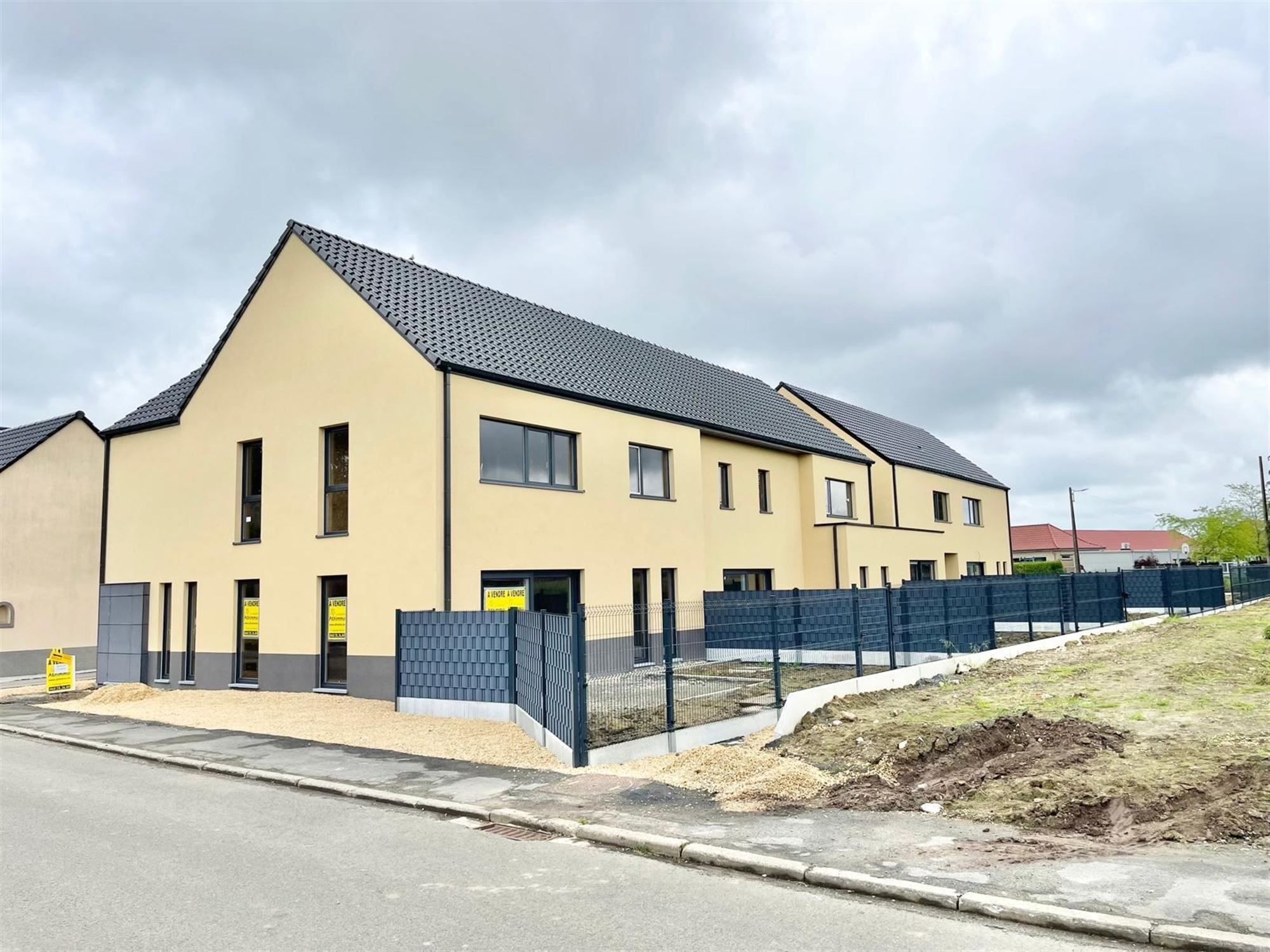 Nieuwbouw Rijwoning met terras en tuin met top orientatie zuid met 2 privatieve parkeerplaatsen foto 3