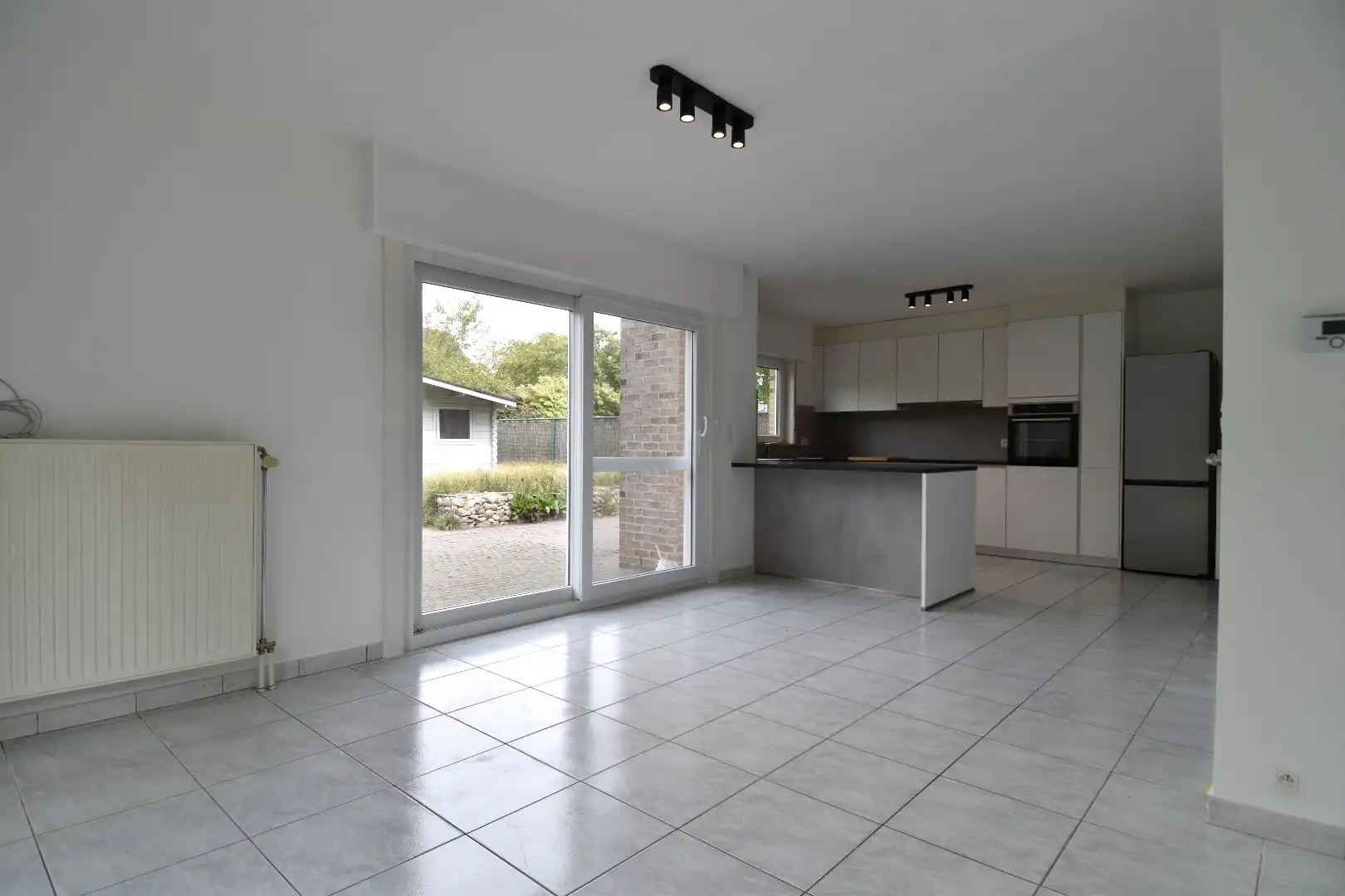 Alleenstaande woning met 3 slaapkamers, tuin en garage te koop in residentiële wijk te Gullegem foto 6