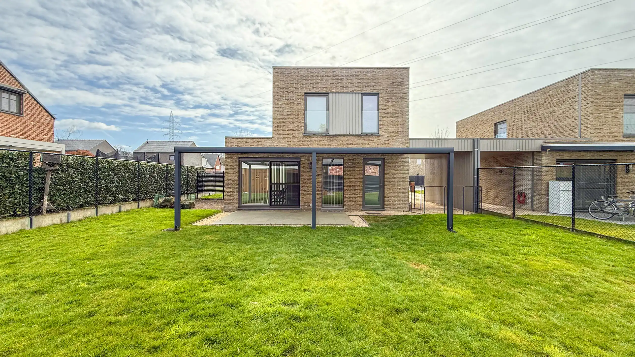 Instapklare energiezuinige woning (2020) met tuin en carport foto 46