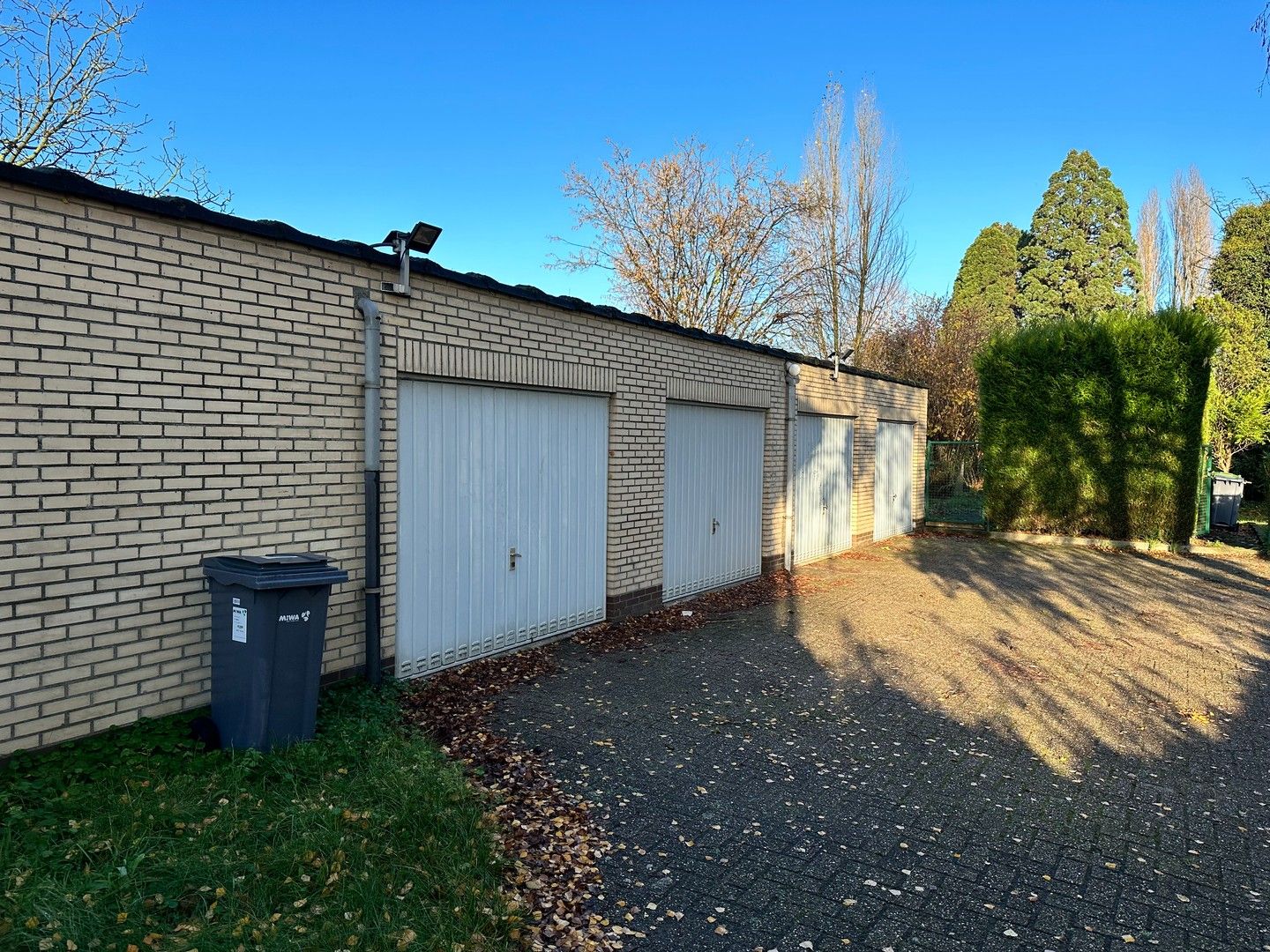 Gemeubeld 1 slaapkamer appartement met tuin en garage foto 9