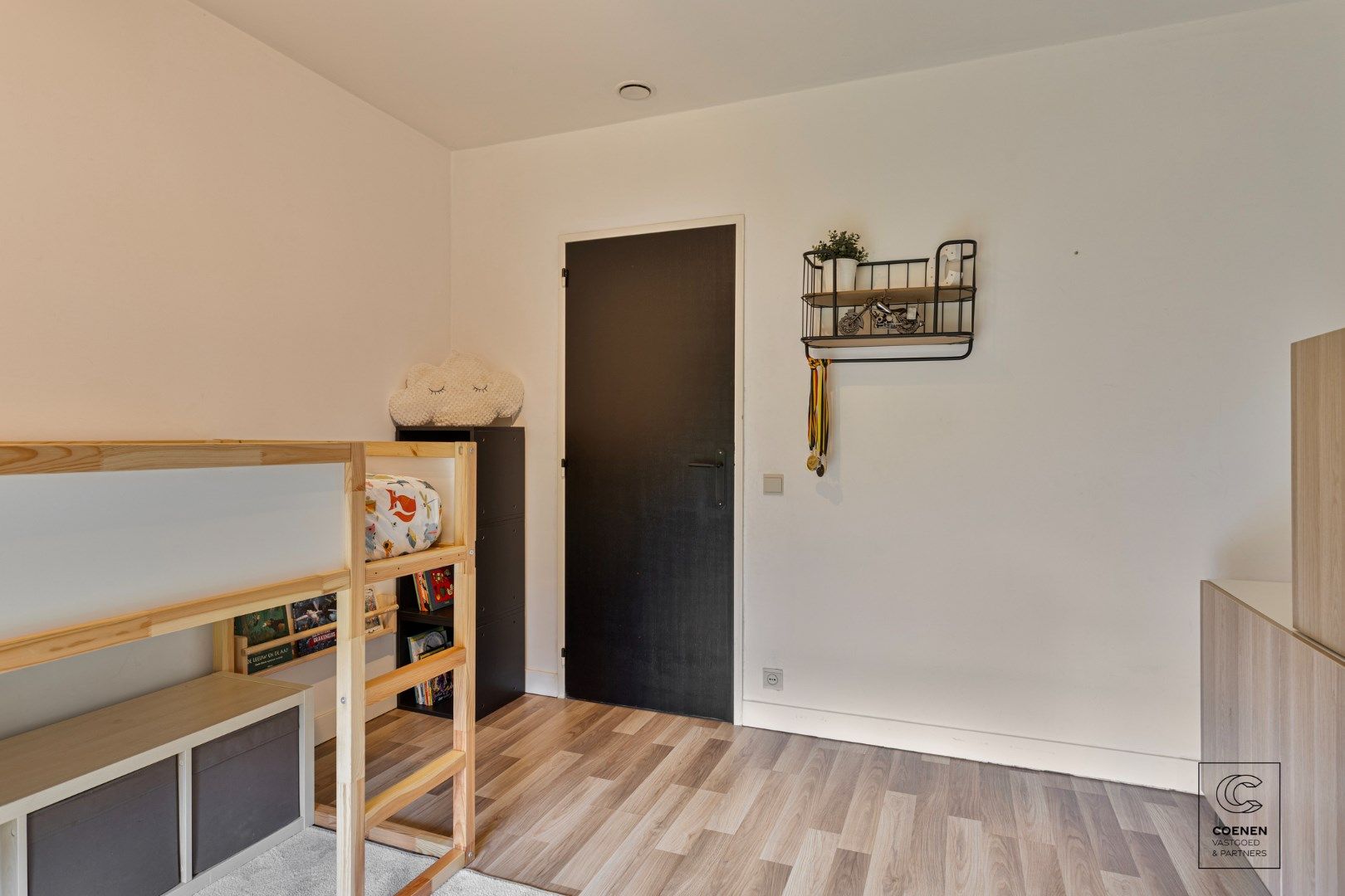 Instapklare woning met 4 slpks, een bew opp van 247 m² en zonnige tuin op een TOPligging te Zoersel. foto 24