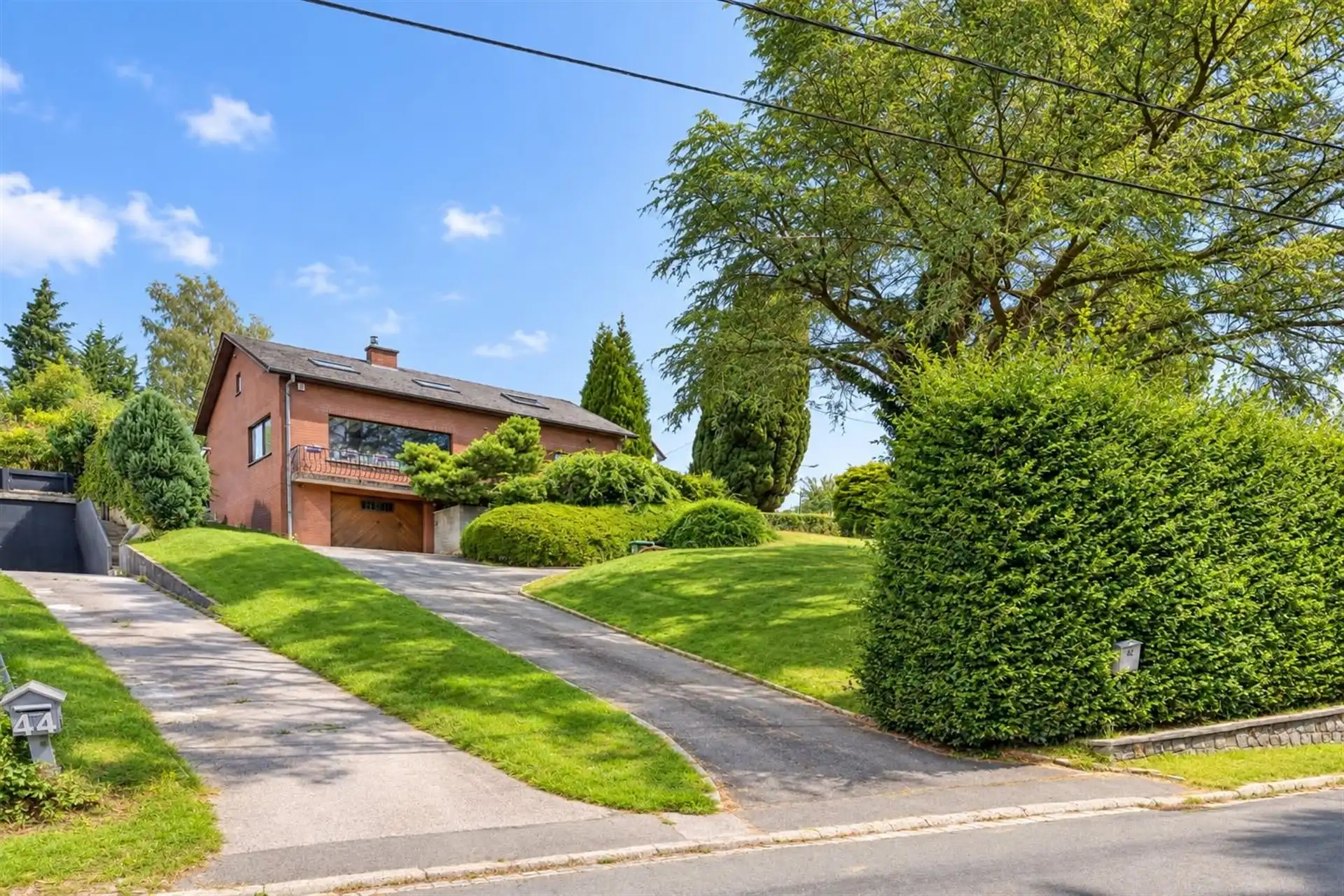 Perfect onderhouden villa in rustige straat foto {{pictureIndex}}