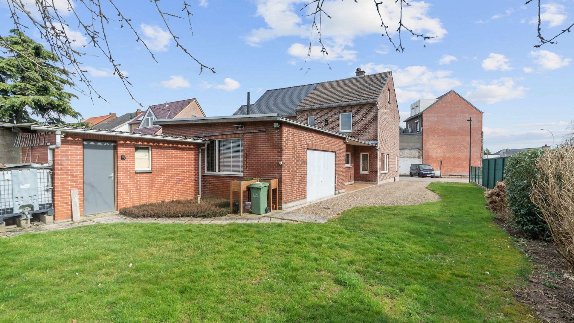Te renoveren half-open woning met 3 slpks op een perceel van 20a 75ca vlakbij de Nederlandse grens foto 27