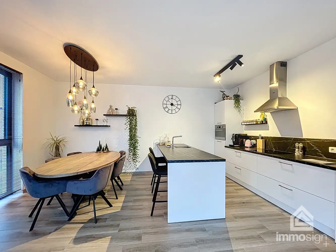 Modern appartement met twee slaapkamers op toplocatie in Bree centrum! foto 5