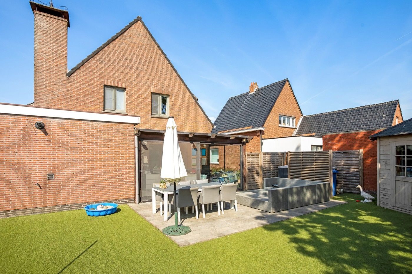 Vrijstaande, charmante woning met 3 grote slpk. en garage op 398 m² foto 23