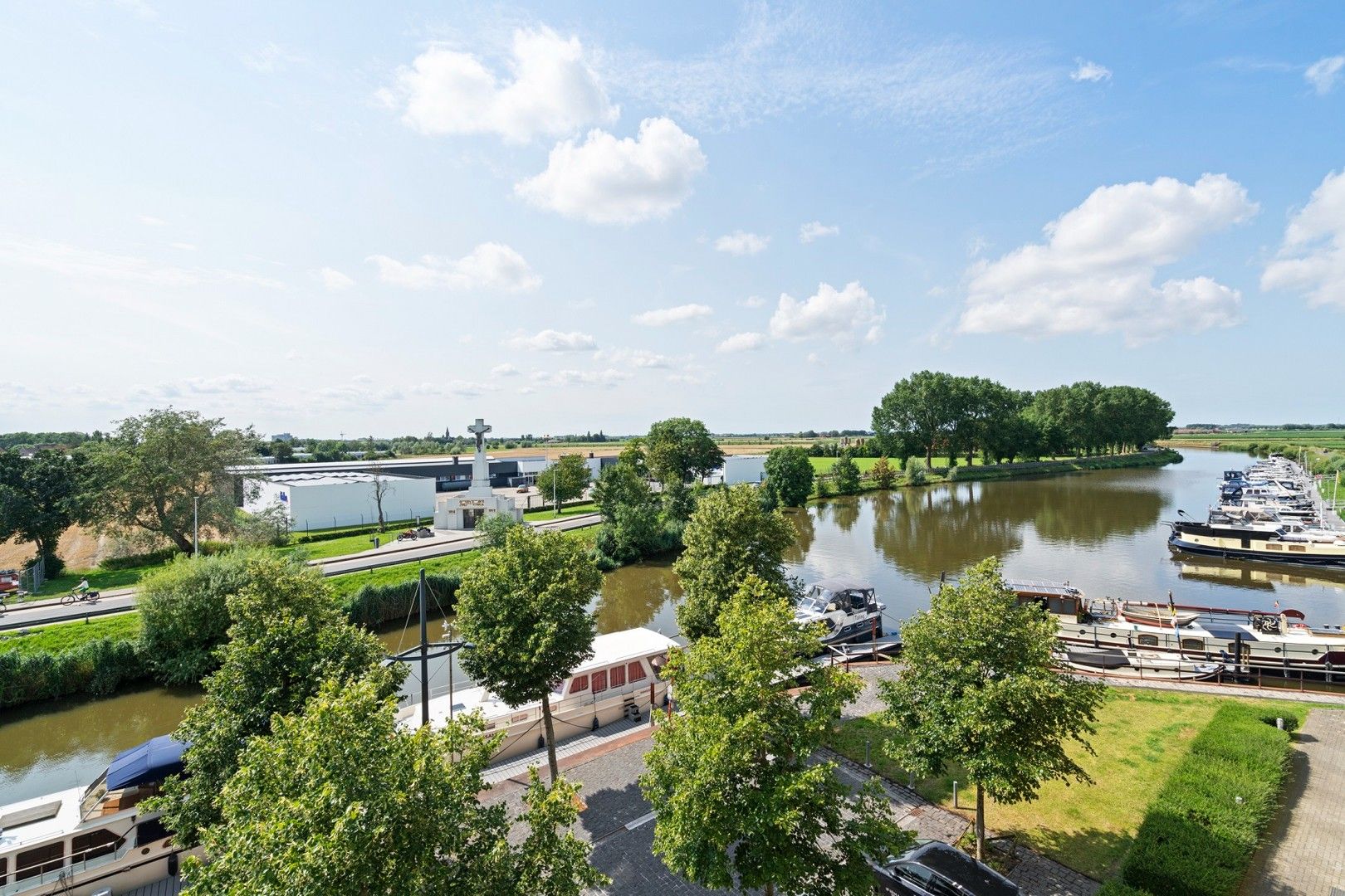 Adembenemend appartement met 2  terrassen en private kelderberging foto 15