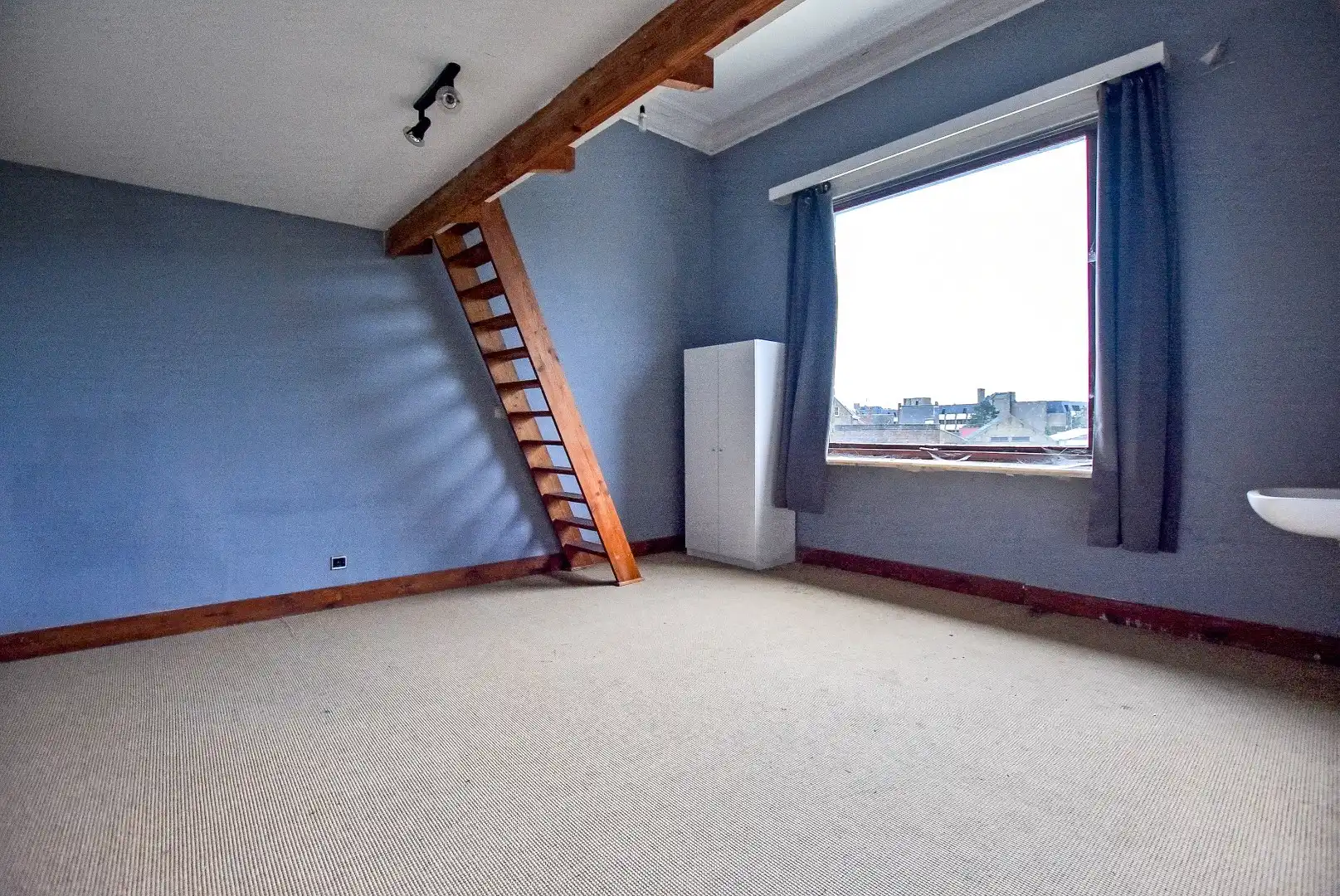 Zeer ruime te renoveren woning centrum Veurne! foto 10