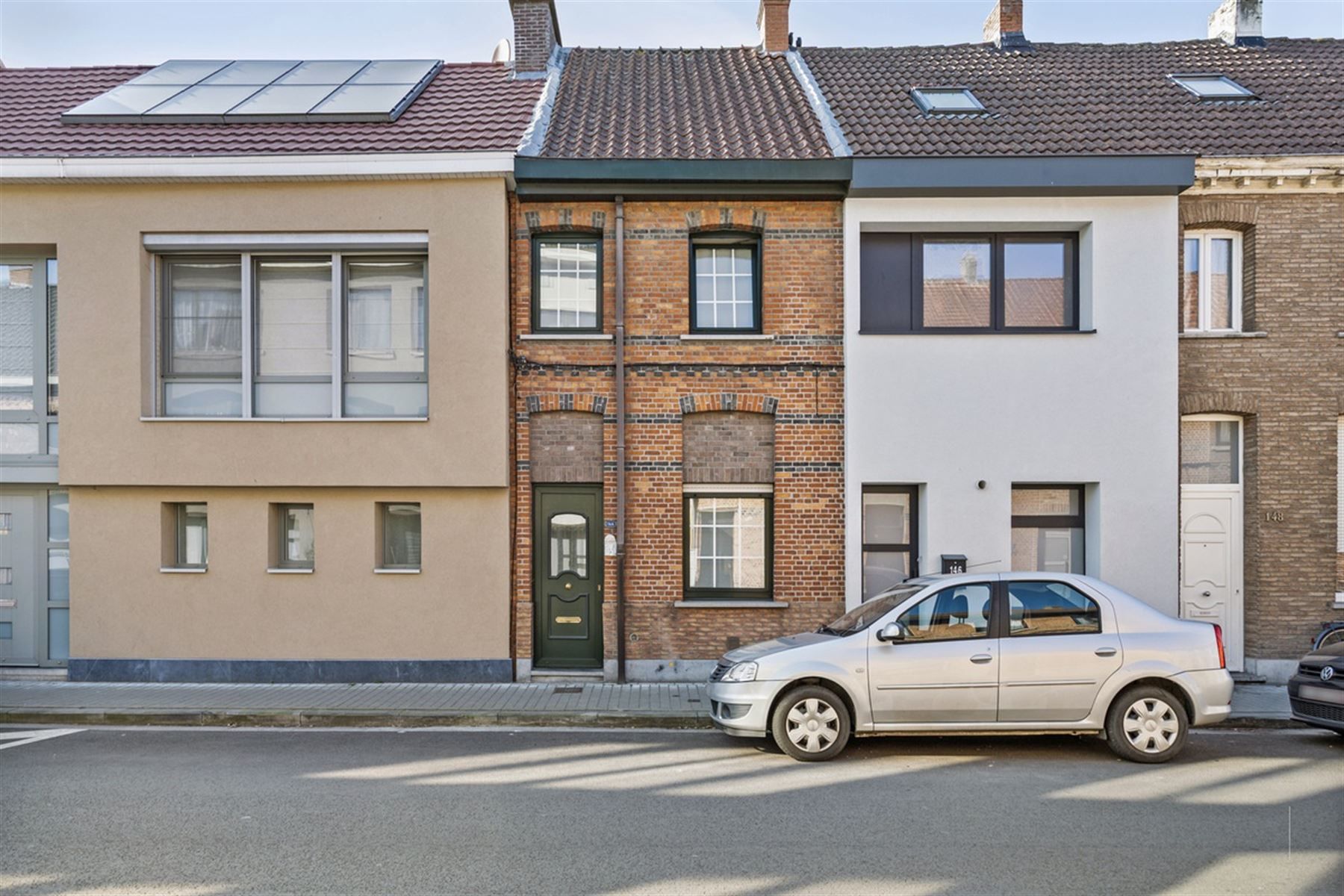 Starterswoning of ideale investeringseigendom met garage foto 2