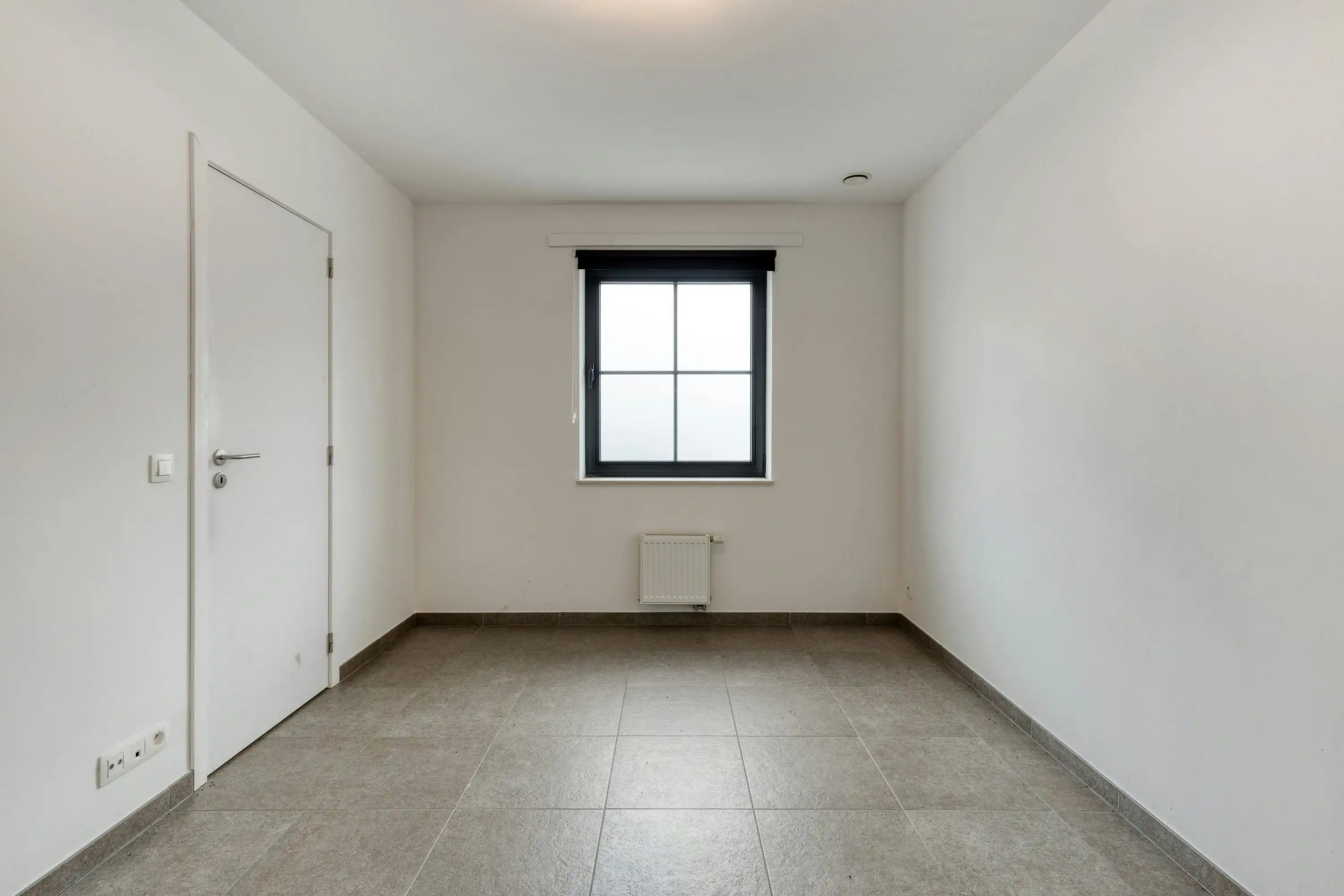 Instapklaar 1-slaapkamerappartement met garagebox in centrum Eeklo foto 9