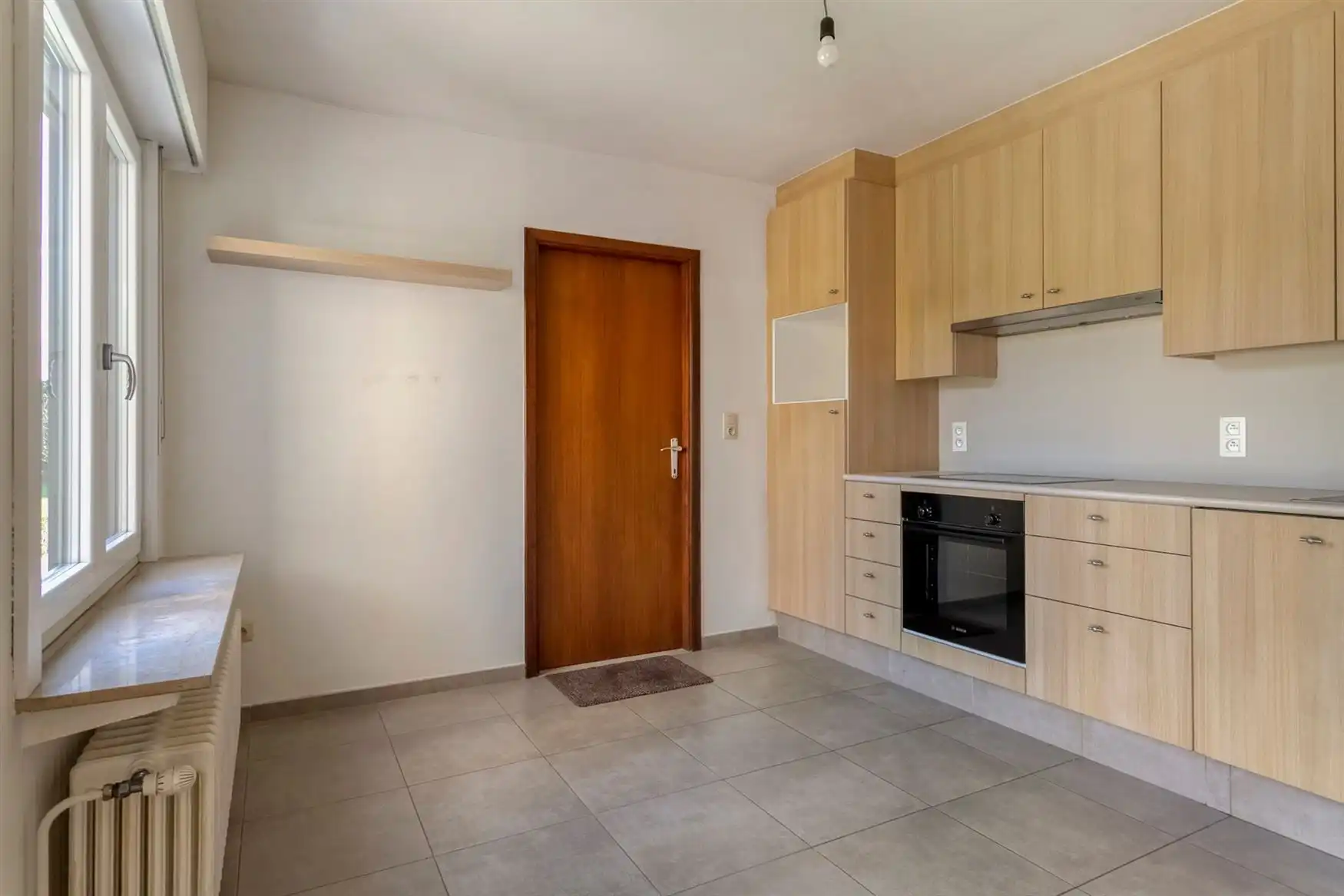 Woning gelegen in rustige, residentiële wijk foto 5