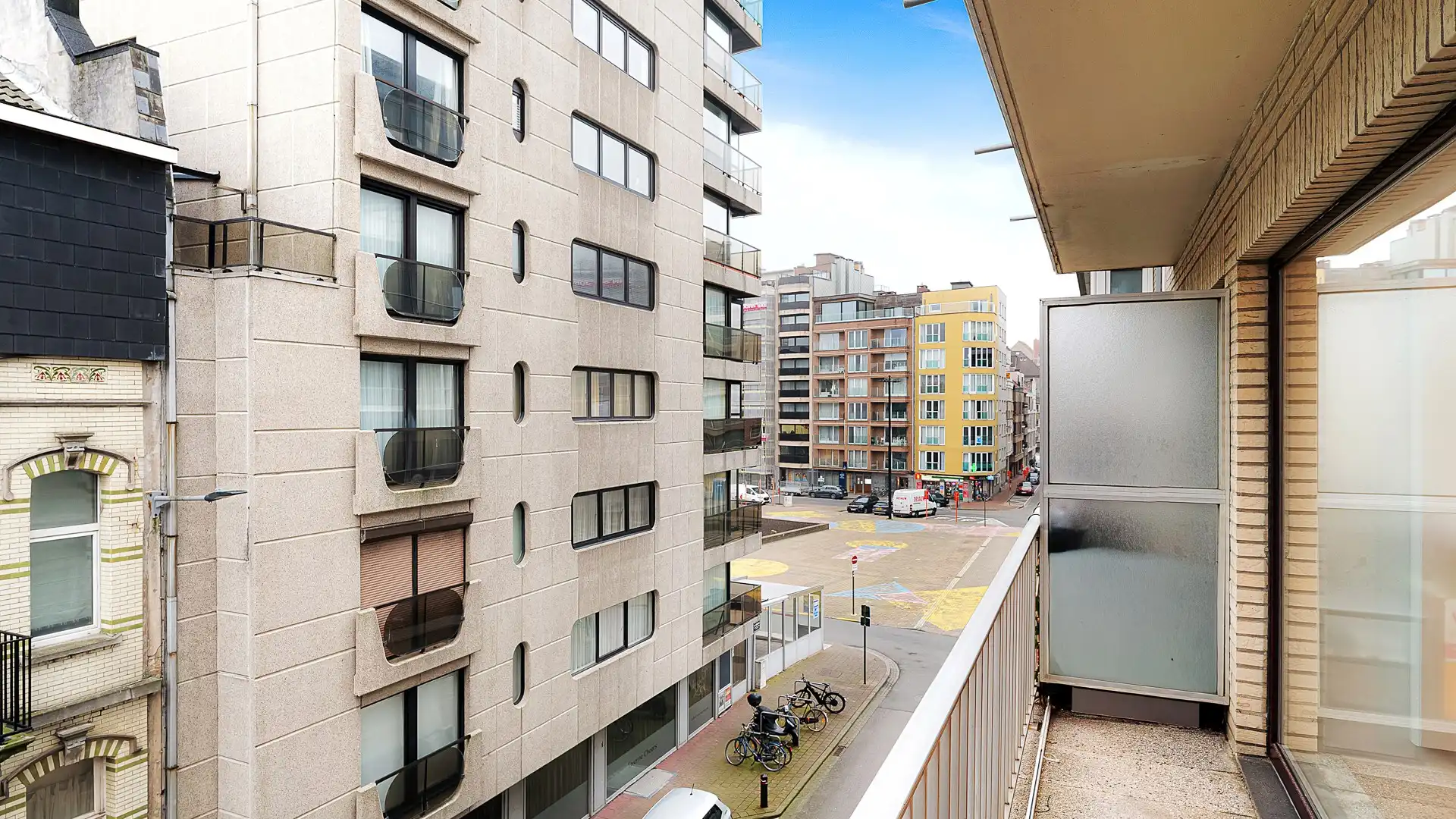 Vernieuwd appartement in de toeristische zone van Heist foto 2