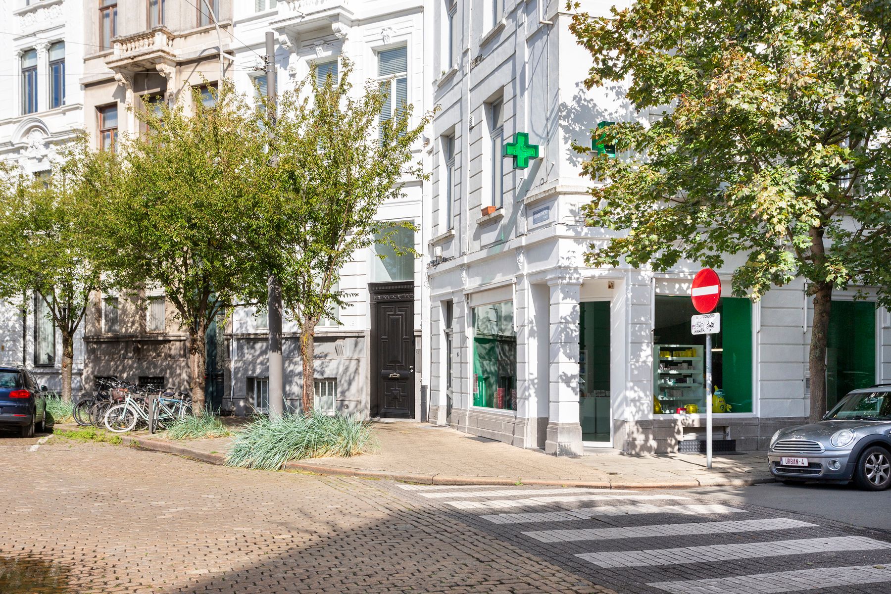 Uitzonderlijk gelegen commercieel pand op het Hippe Zuid foto 3