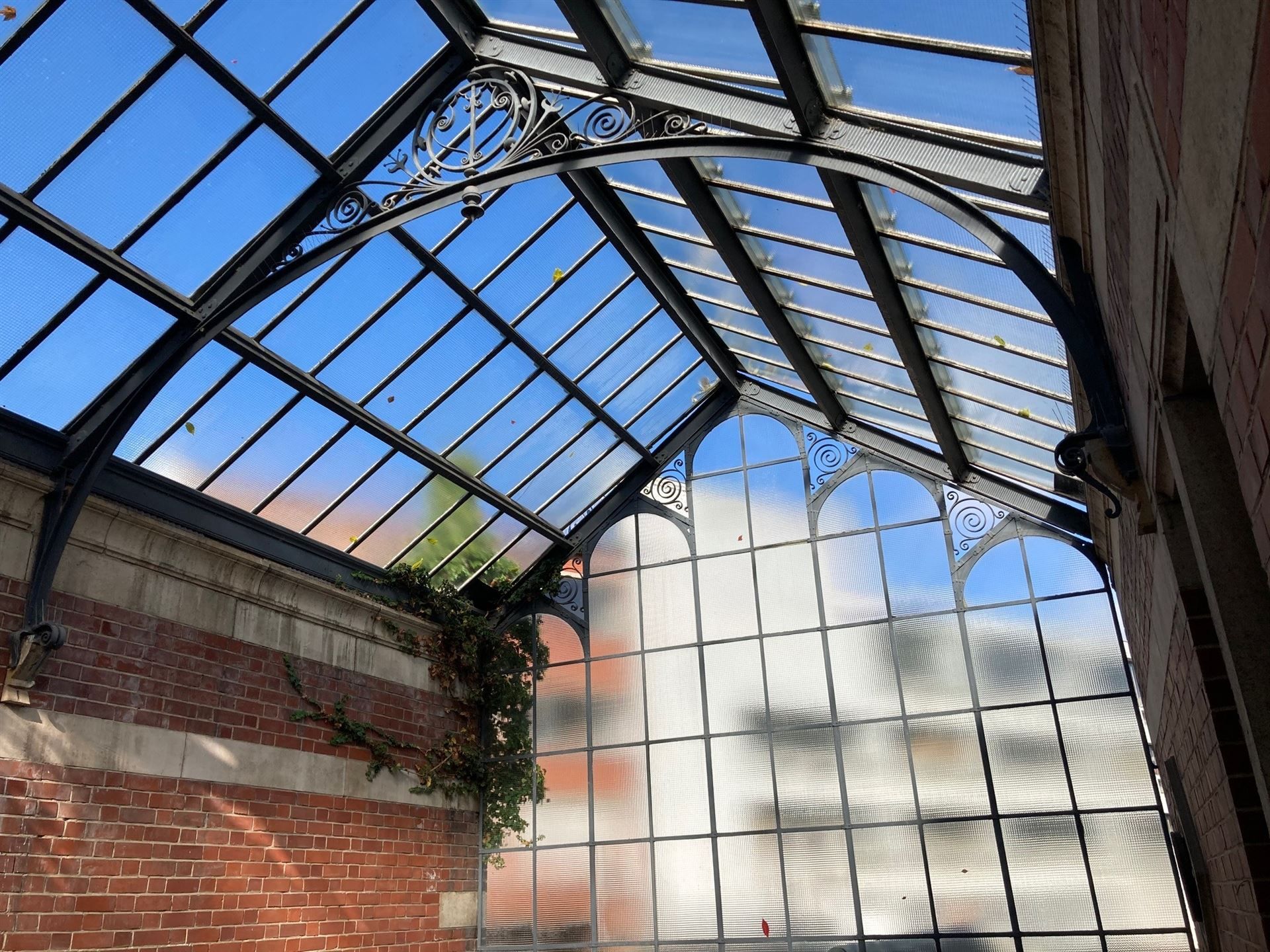 Uitzonderlijk huis op een steenworp afstand van de Louizalaan : foto {{pictureIndex}}