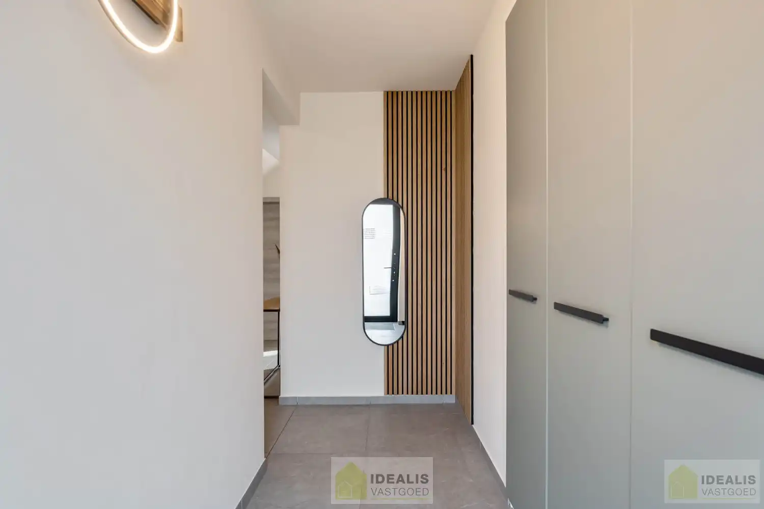 RECENTE, PERFECT ONDERHOUDEN EN MODERN OPGETROKKEN WONING foto 11