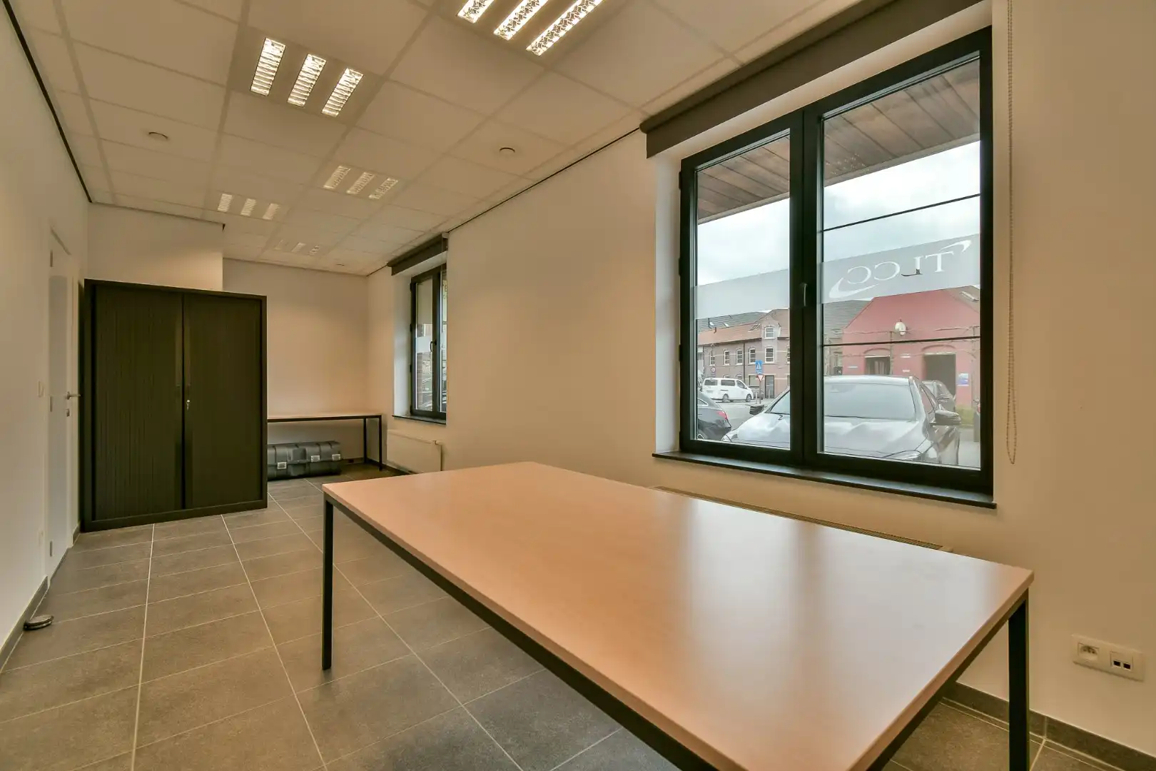 Handelszaak gelegen op een toplocatie in centrum Ruddervoorde! foto 6