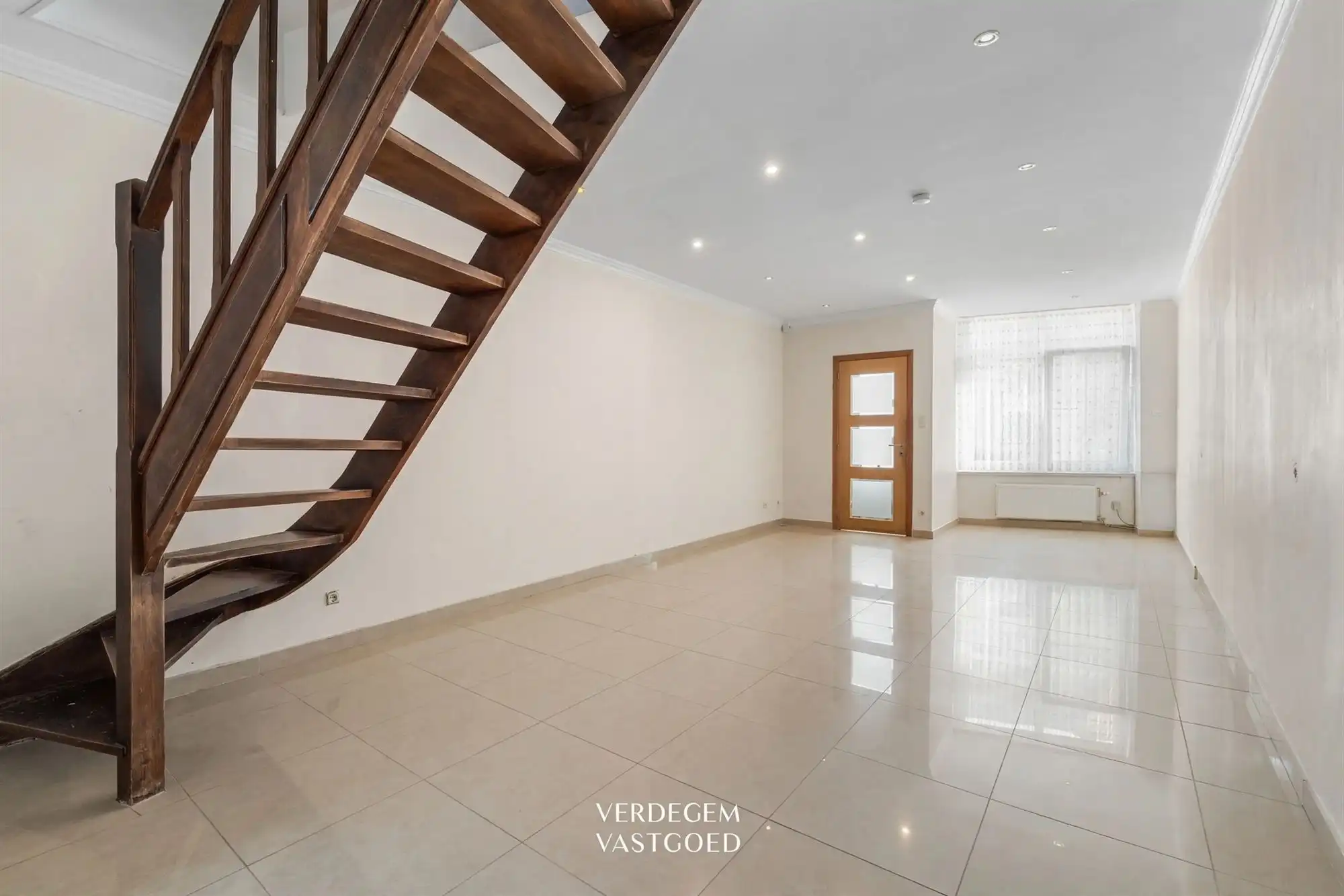 Instapklare woning met grote leefruimte en vier slaapkamers foto 2