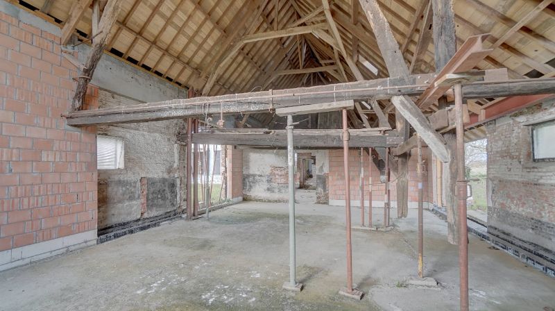 Exclusief 17e eeuws landgoed met bijgebouwen en slotgracht op 1 ha foto 15