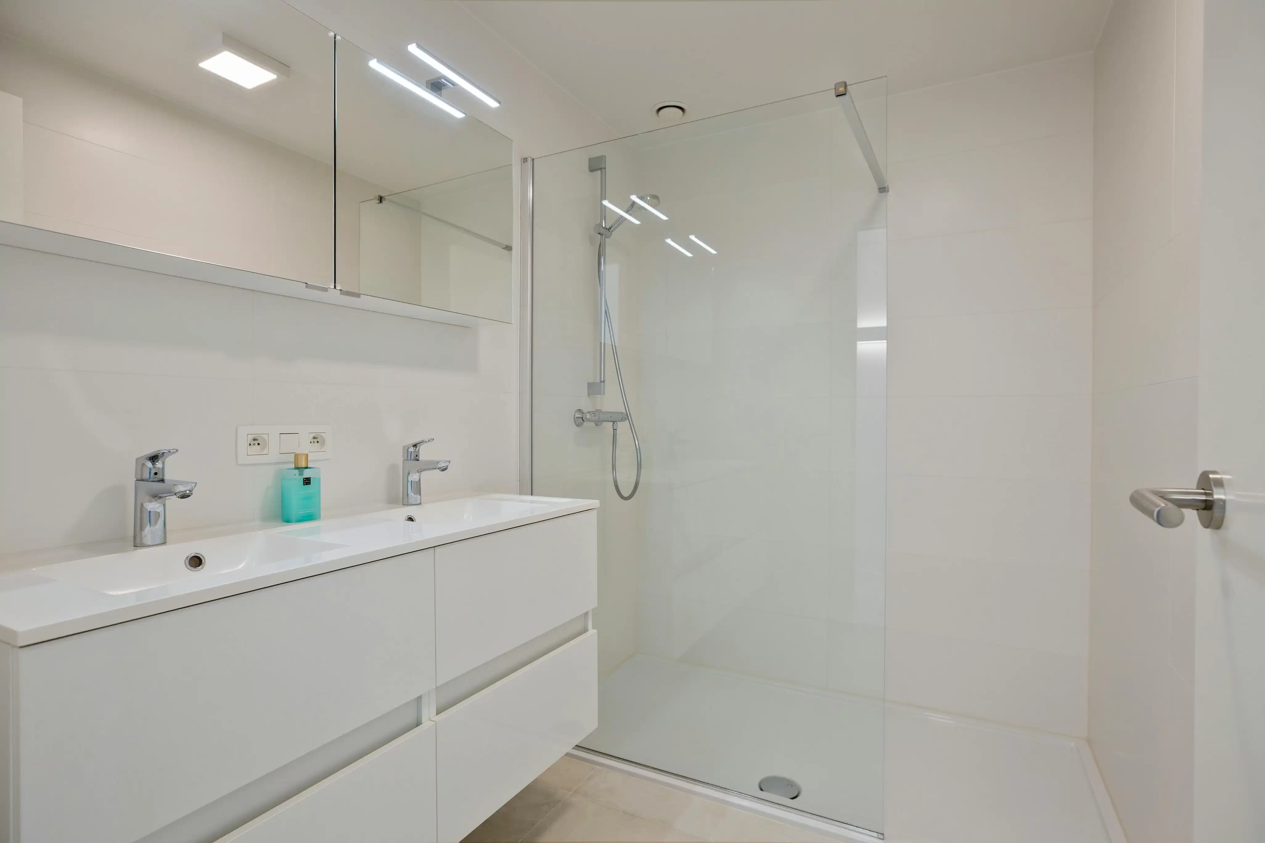 Uniek appartement met 4 slaapkamers op de Zeedijk te De Panne foto 11