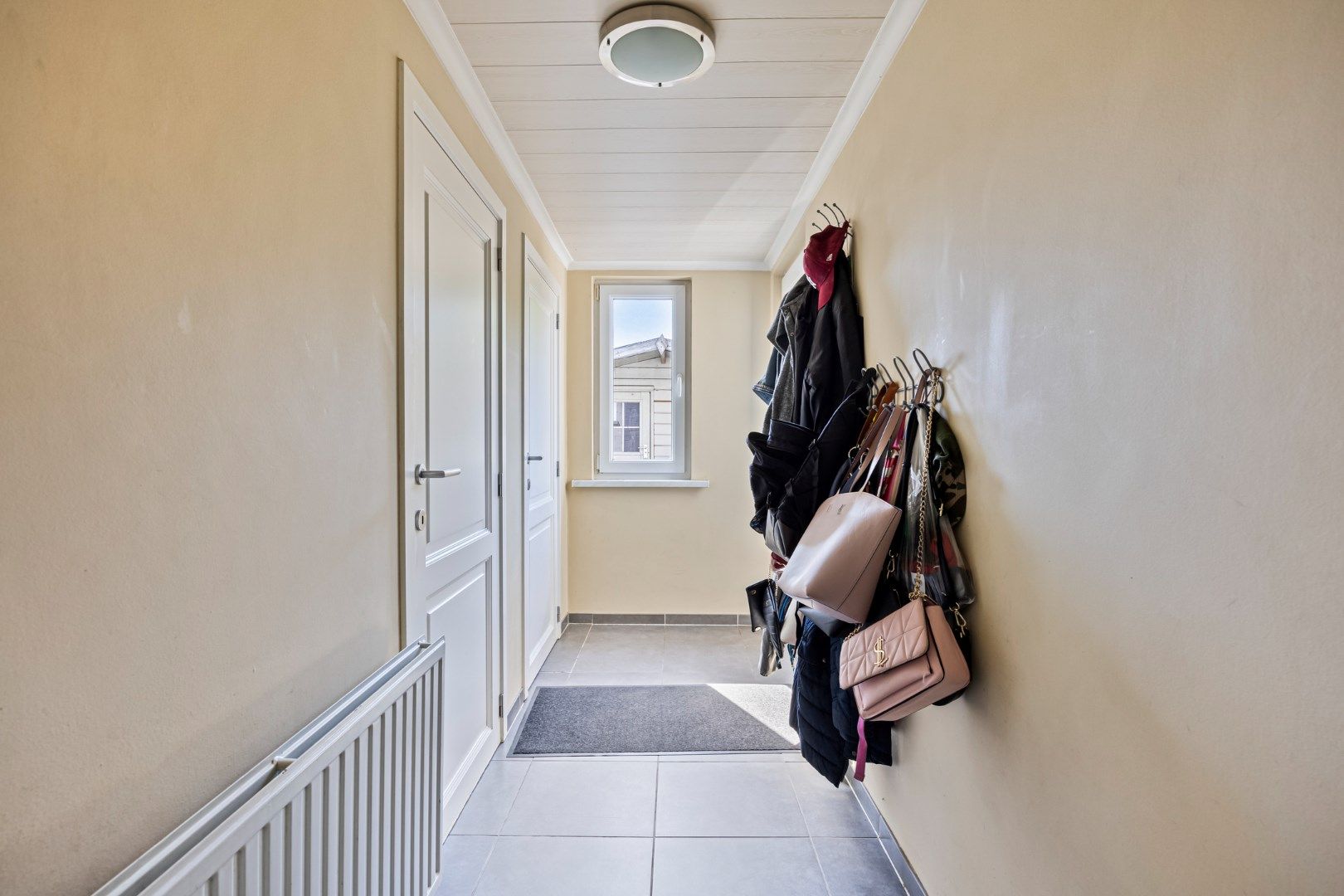 Instapklare woning met 3 SLPKS en zon georiënteerde tuin !  foto 11
