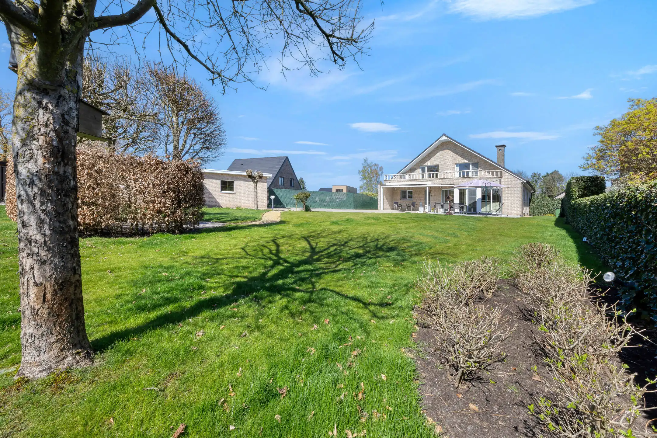 Ruime woning in oase van rust met prachtige tuin foto 25