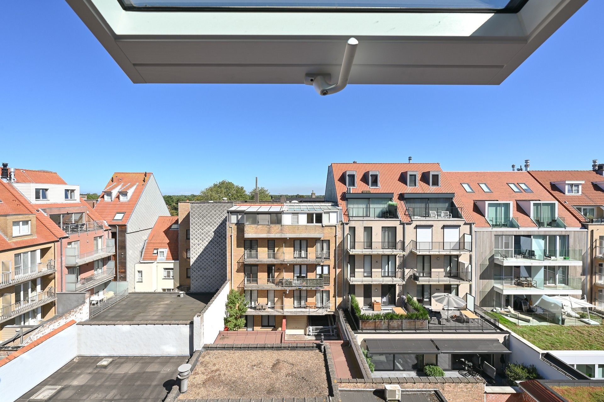 Prachtig gerenoveerd duplexappartement met zonnig terras in hartje Knokke! foto 8