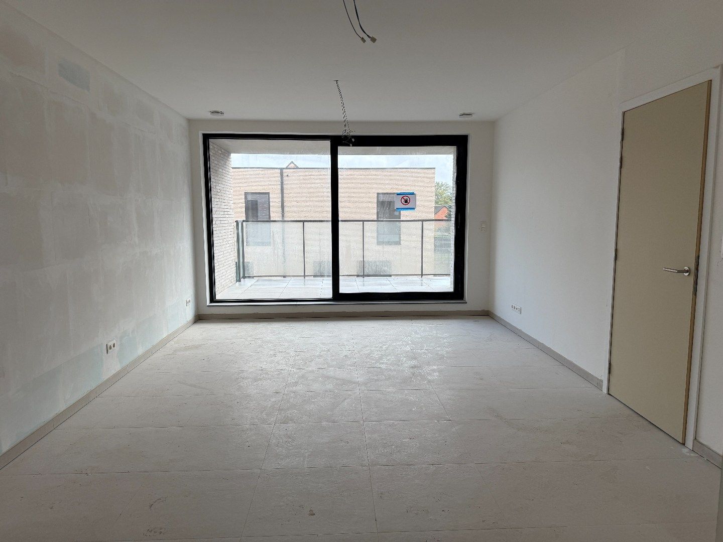 Instapklaar 2-slpk appartement met terras, autostplts en kelder foto 3