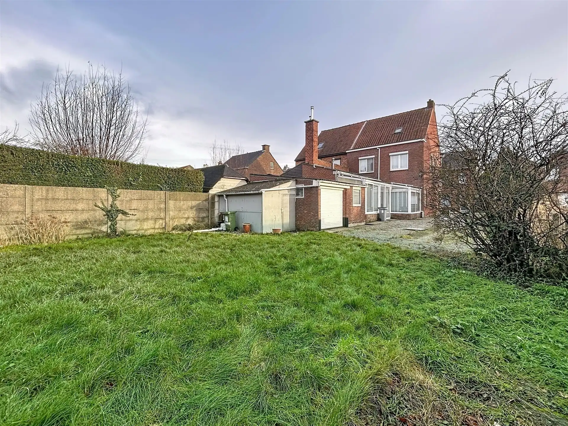 Ruime halfopen bebouwing met garage op perceel van 420m² foto 17